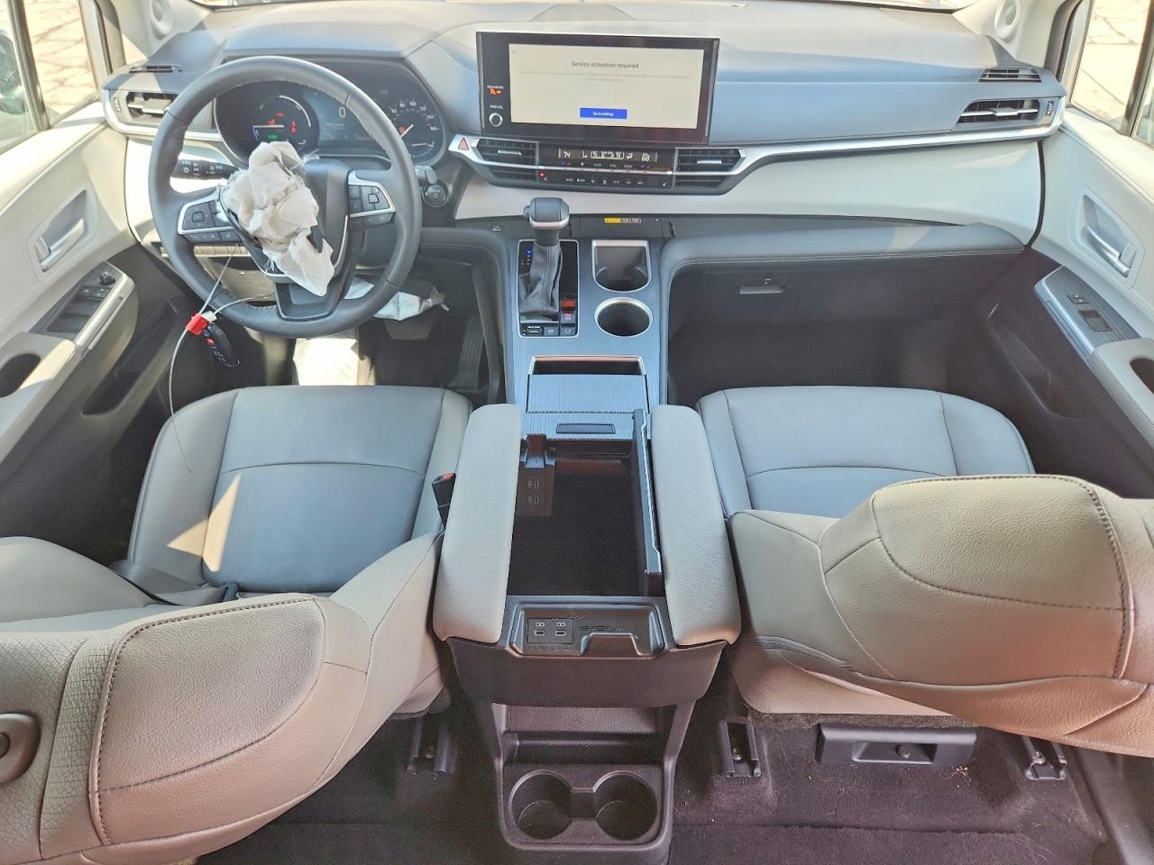 2025 Toyota Sienna Xle 8-passenger Silver vin: 5TDJRKEC3SS246632