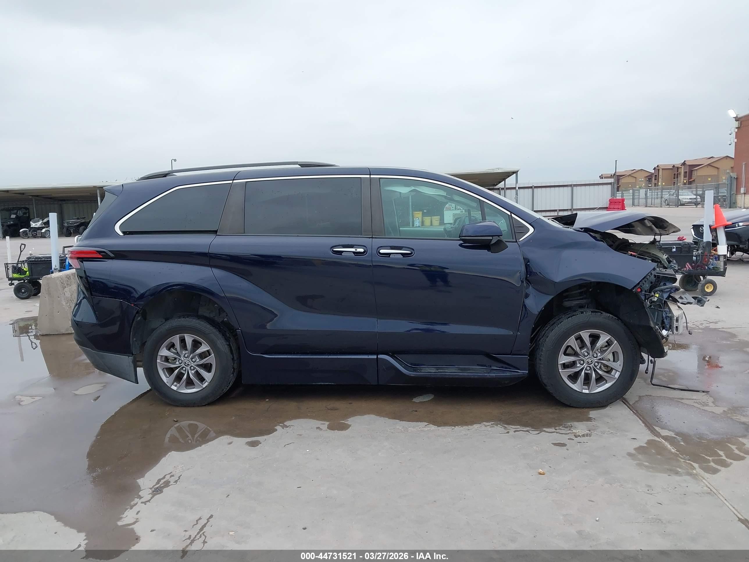 2021 Toyota Sienna Xle Blue vin: 5TDJRKEC5MS044538