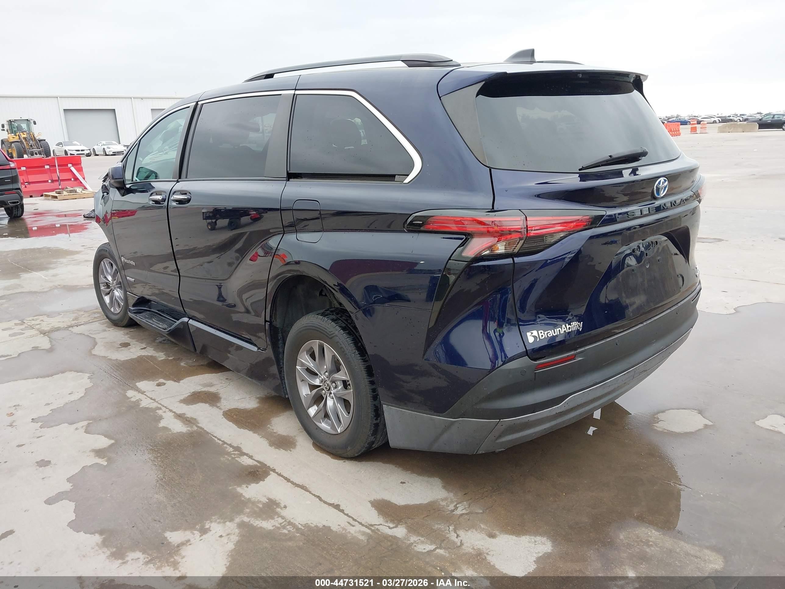 2021 Toyota Sienna Xle Blue vin: 5TDJRKEC5MS044538