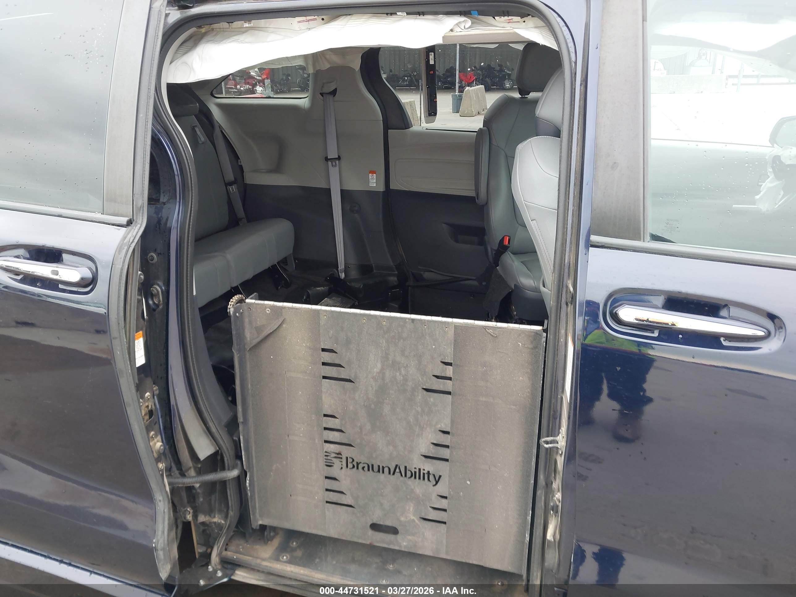 2021 Toyota Sienna Xle Blue vin: 5TDJRKEC5MS044538