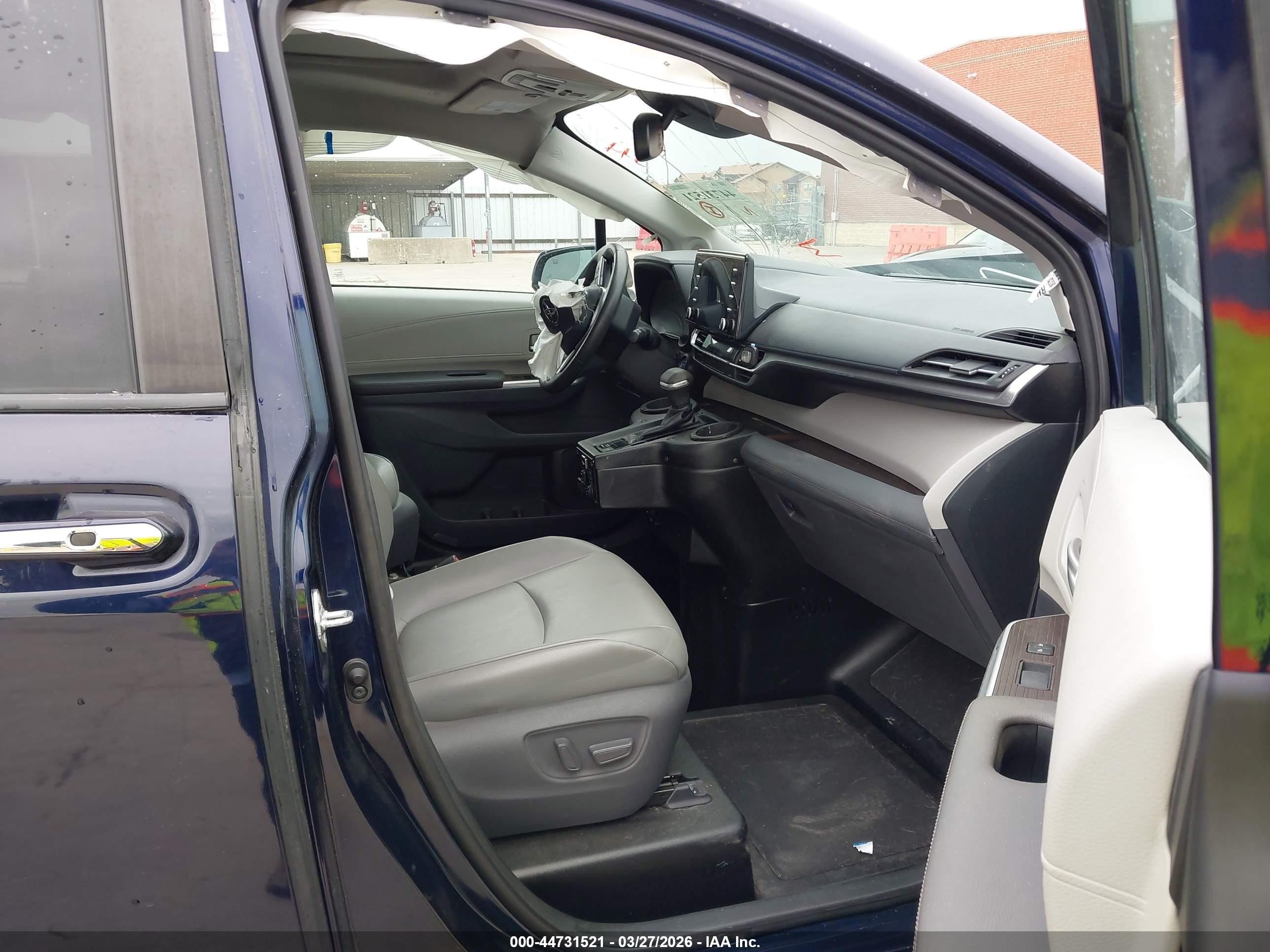 2021 Toyota Sienna Xle Blue vin: 5TDJRKEC5MS044538