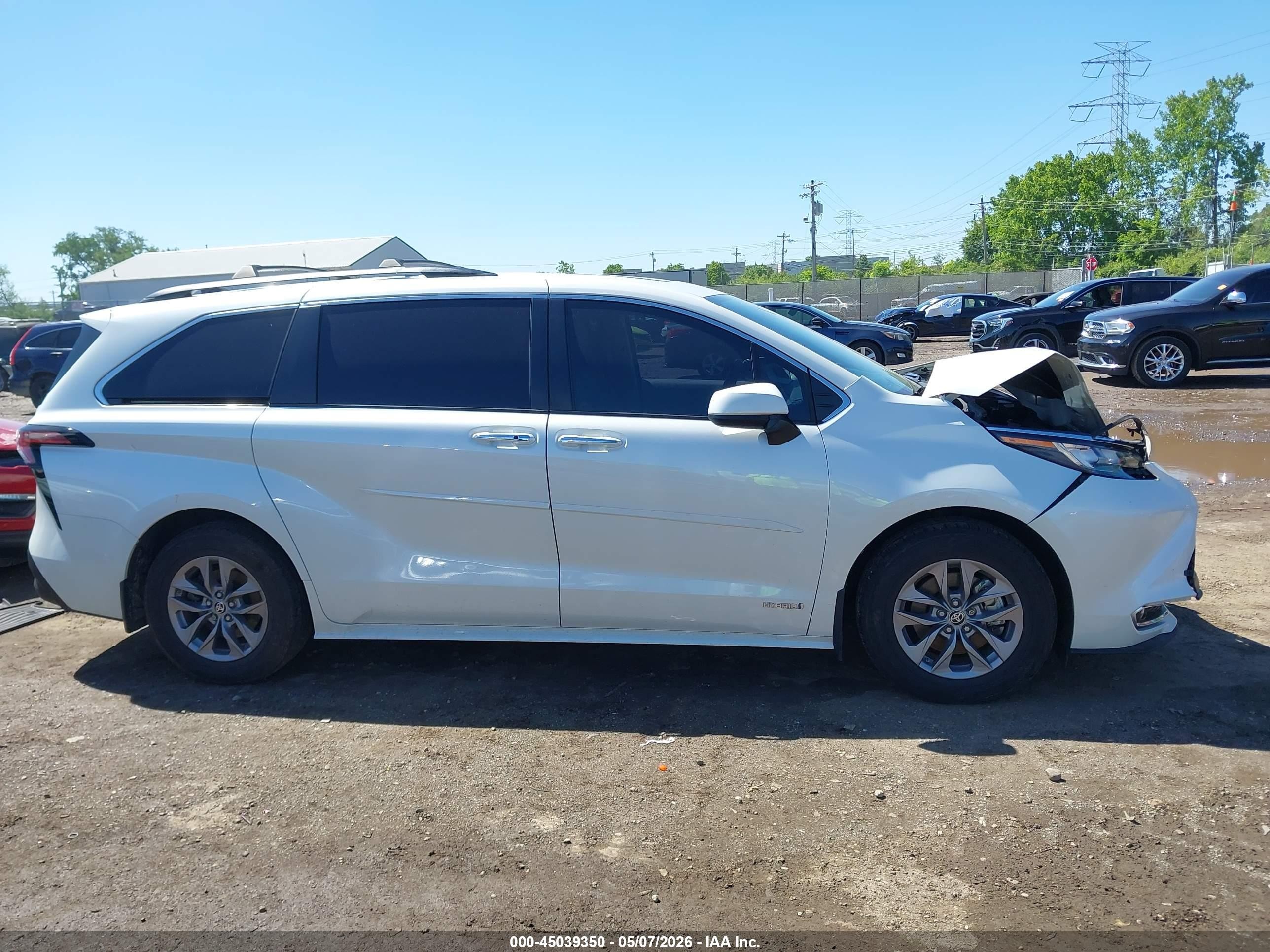 2021 Toyota Sienna Xle White vin: 5TDJRKEC7MS055900