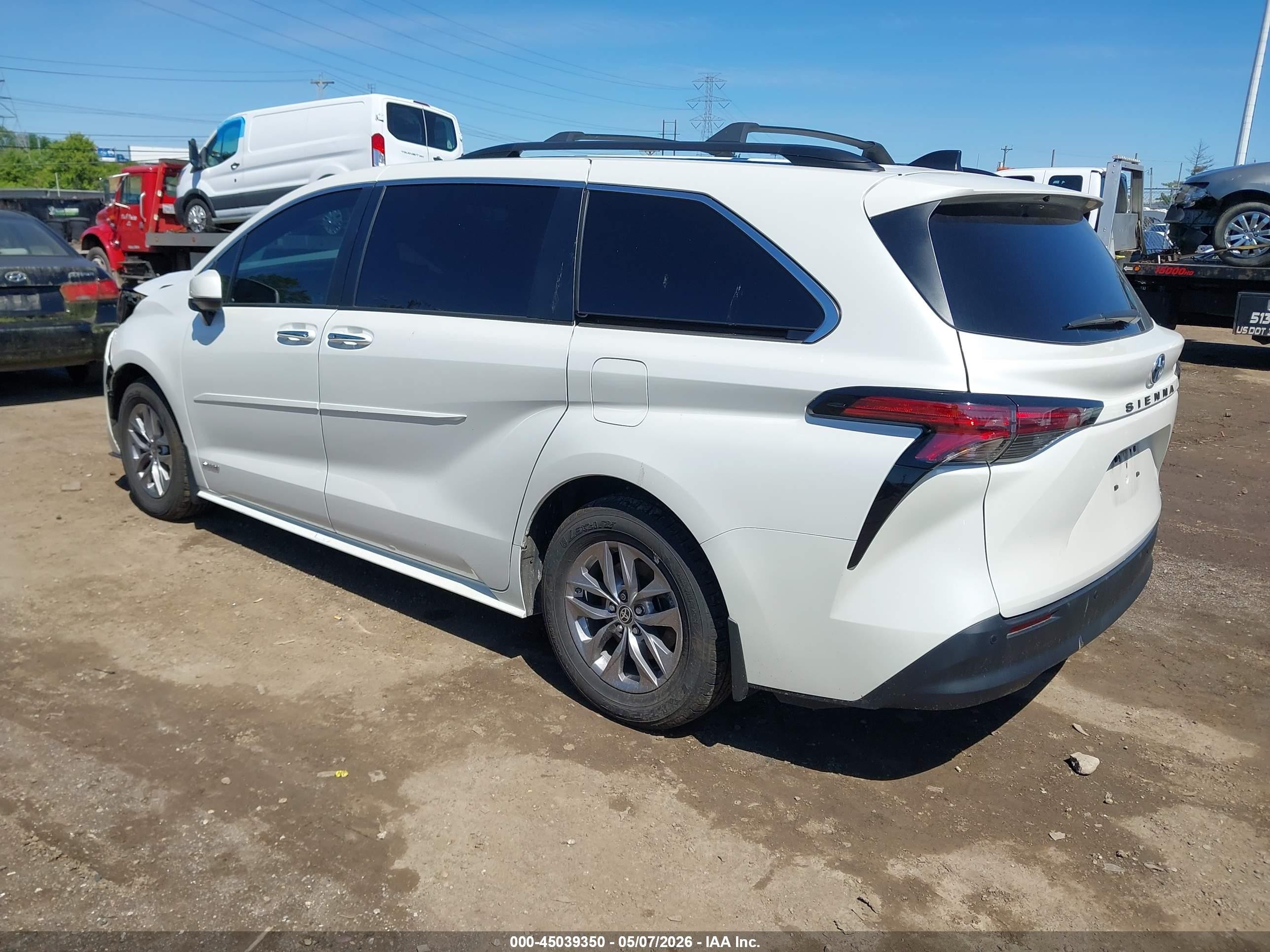 2021 Toyota Sienna Xle White vin: 5TDJRKEC7MS055900