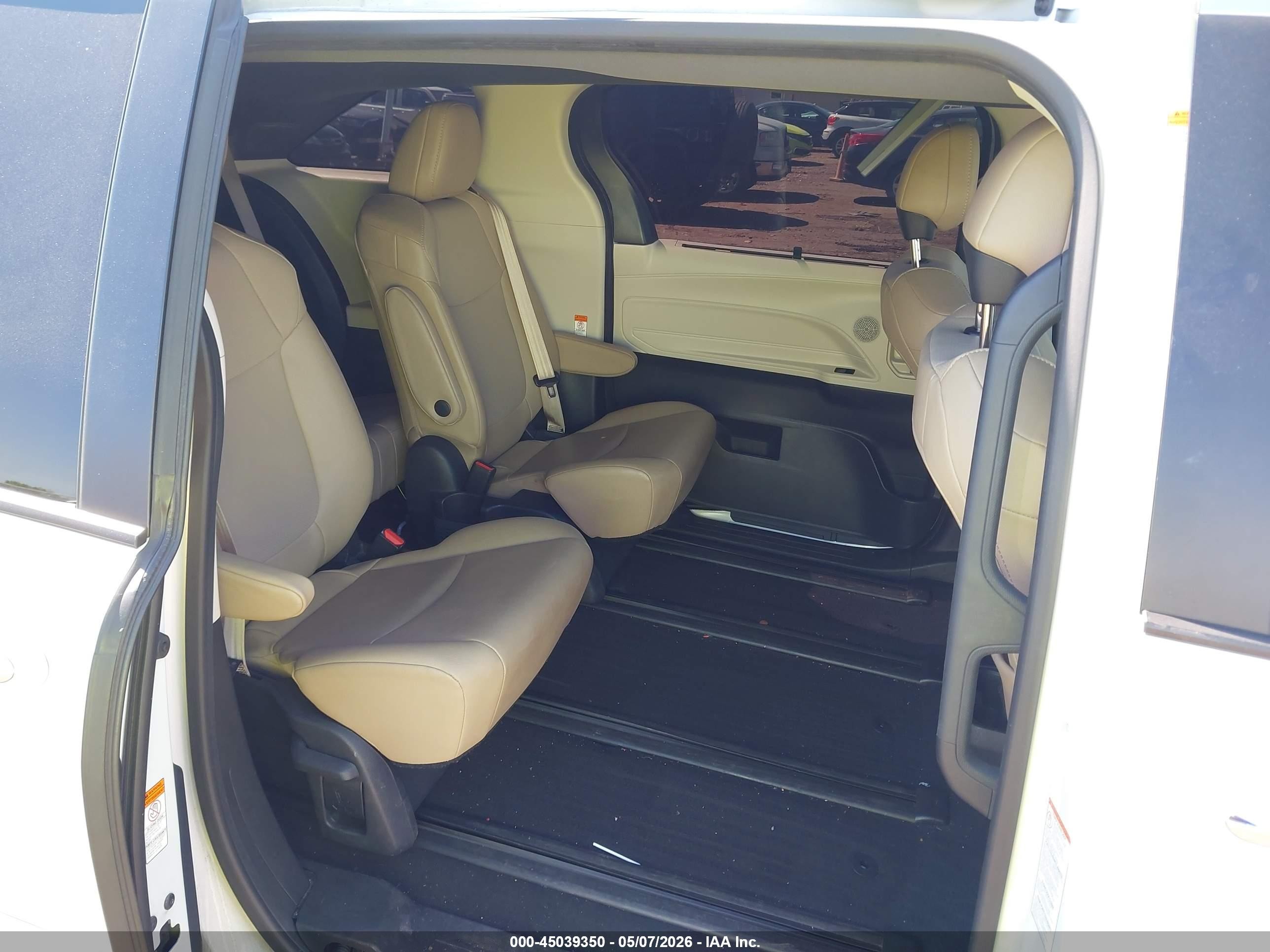 2021 Toyota Sienna Xle White vin: 5TDJRKEC7MS055900