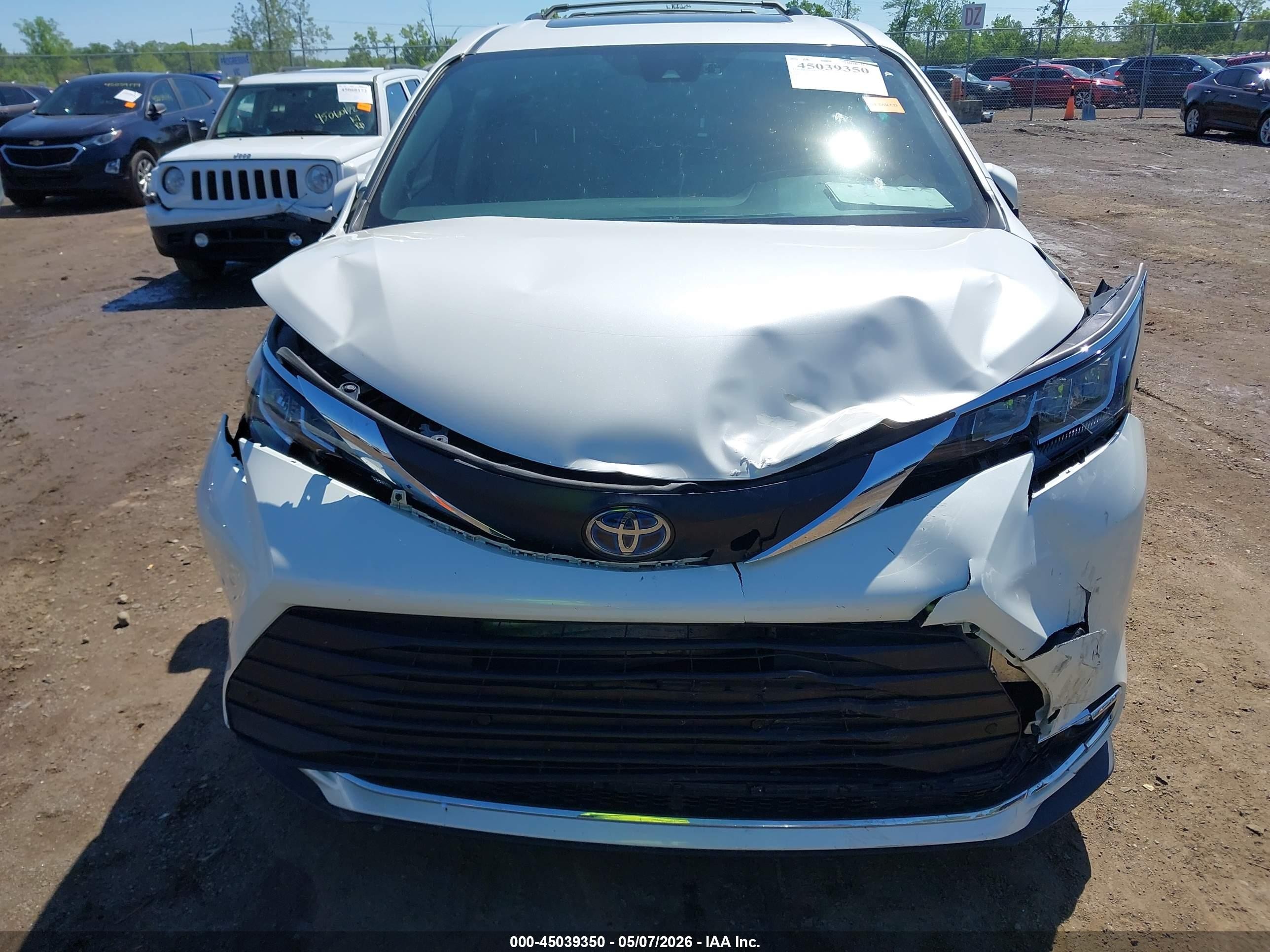 2021 Toyota Sienna Xle White vin: 5TDJRKEC7MS055900
