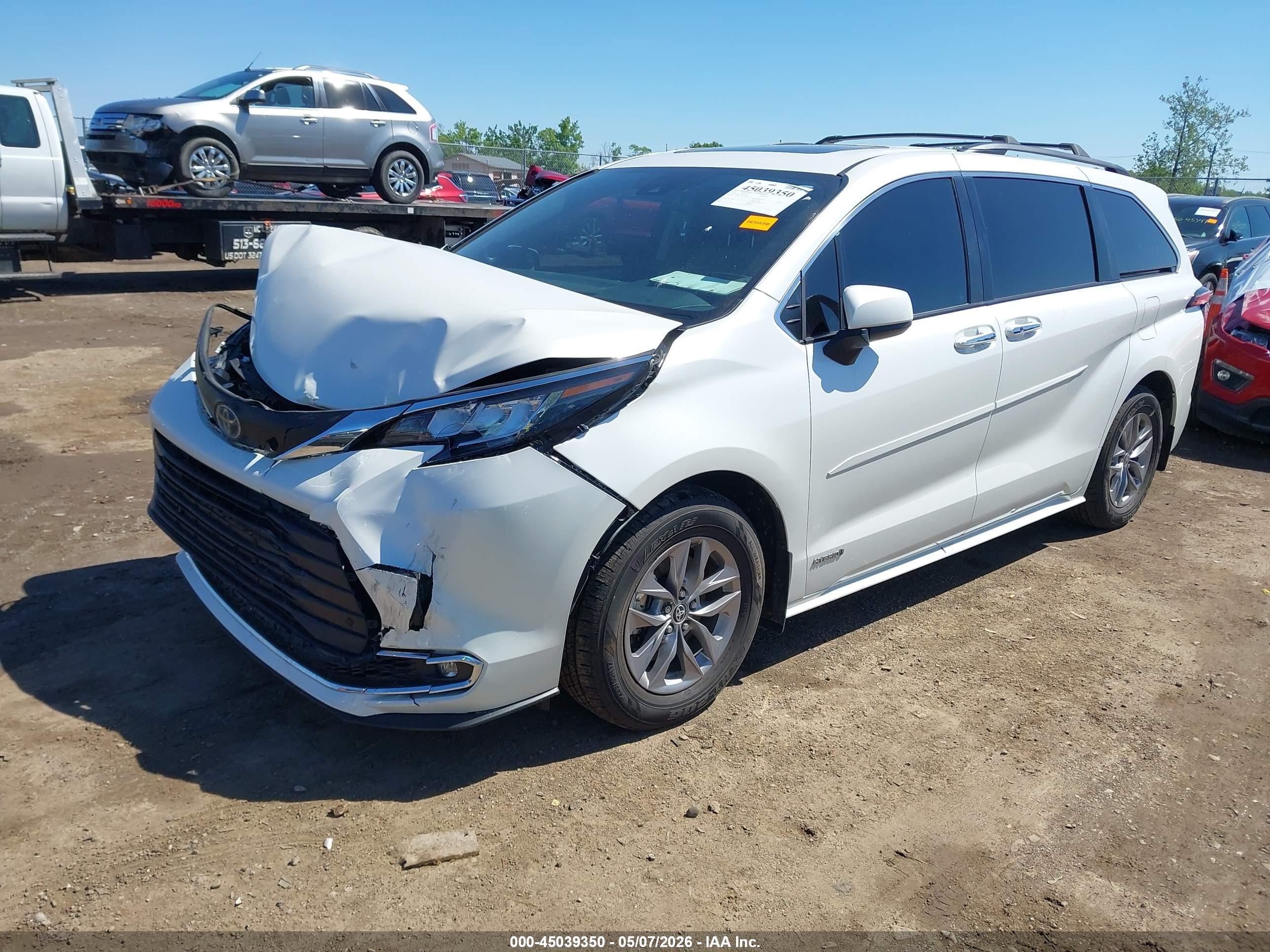 2021 Toyota Sienna Xle White vin: 5TDJRKEC7MS055900