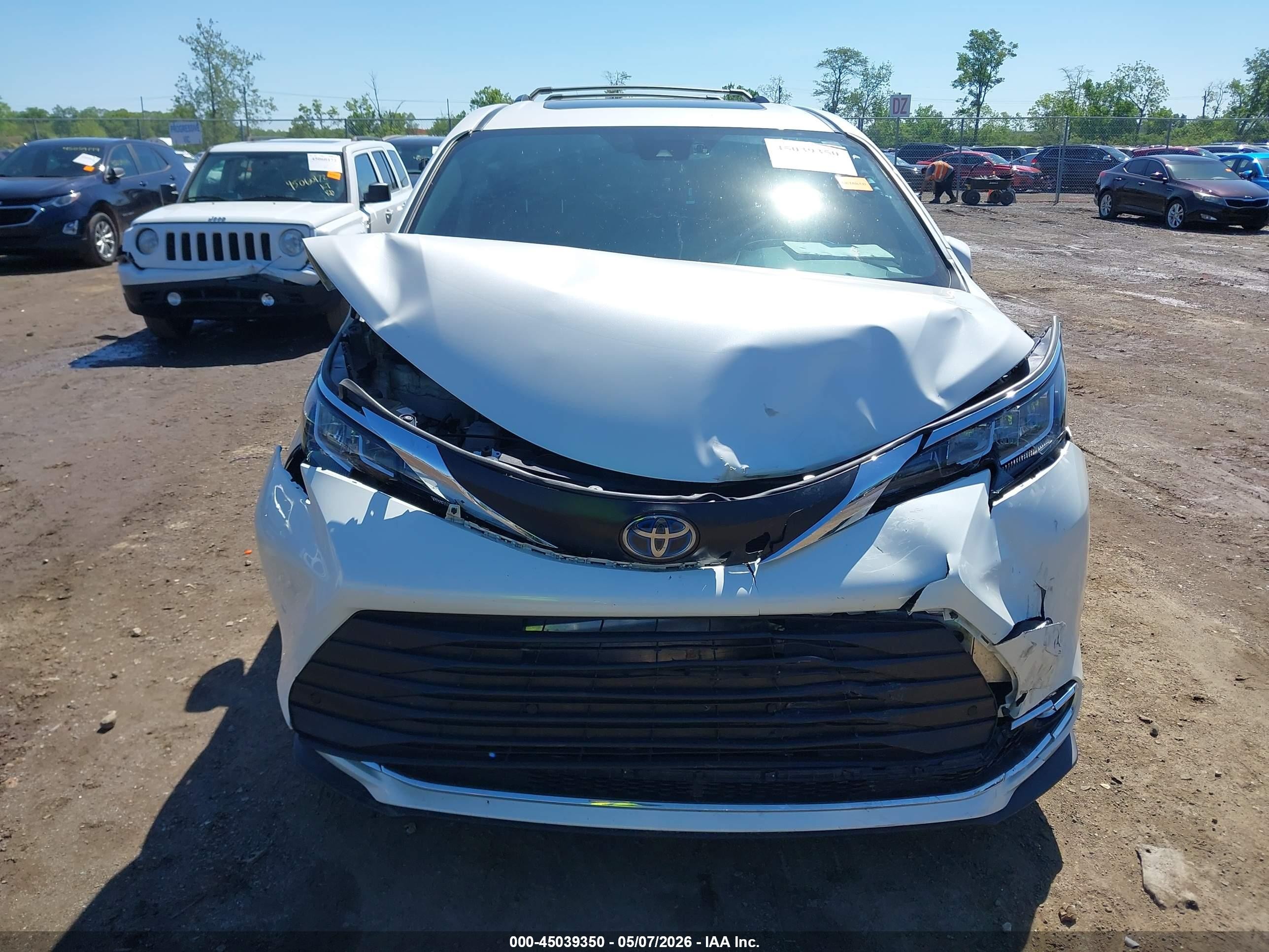 2021 Toyota Sienna Xle White vin: 5TDJRKEC7MS055900