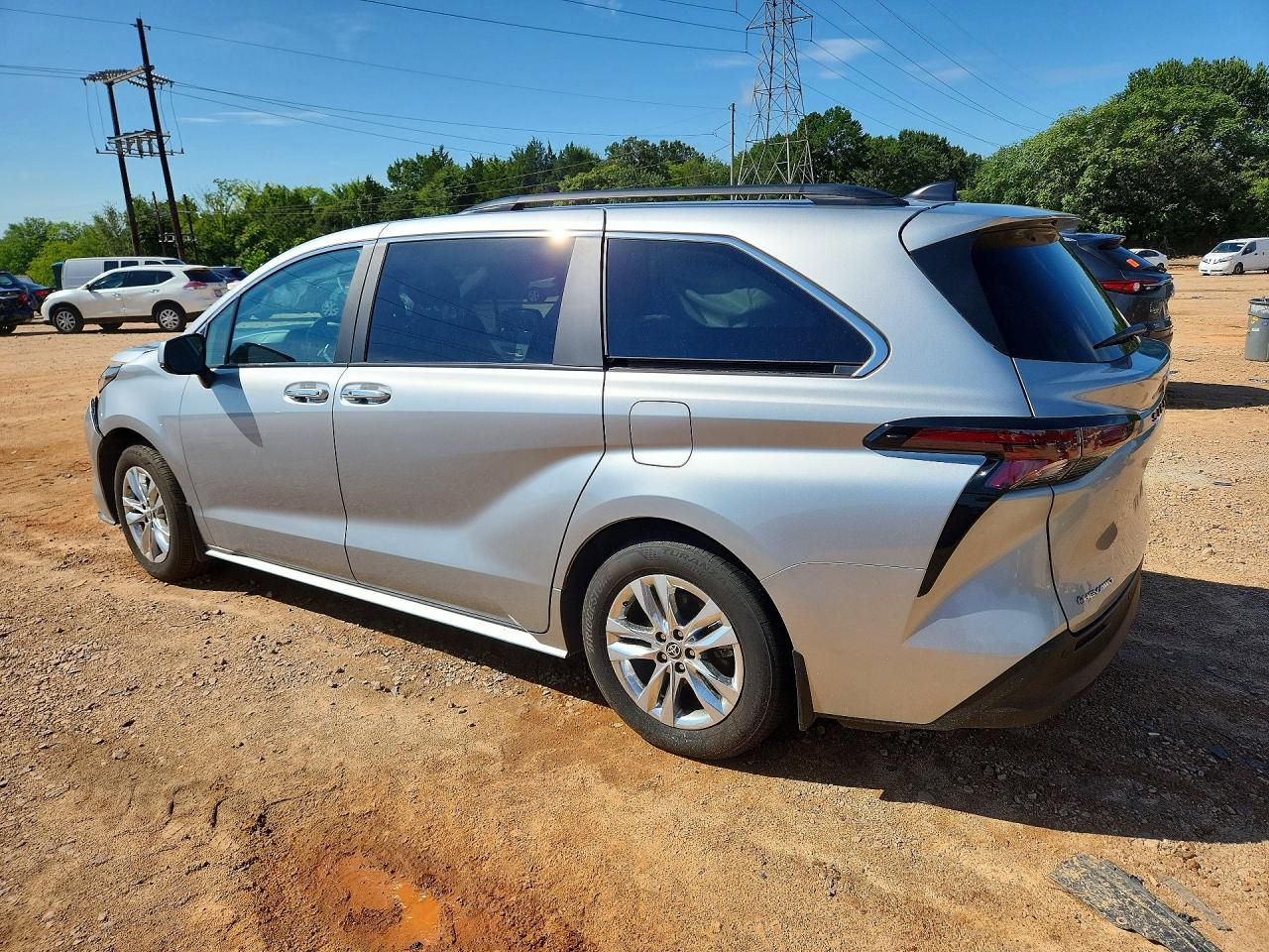 2025 Toyota Sienna Xle 7-passenger Silver vin: 5TDJSKFC4SS160295