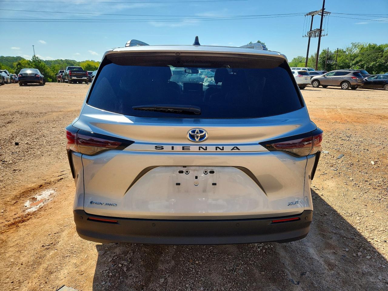 2025 Toyota Sienna Xle 7-passenger Silver vin: 5TDJSKFC4SS160295