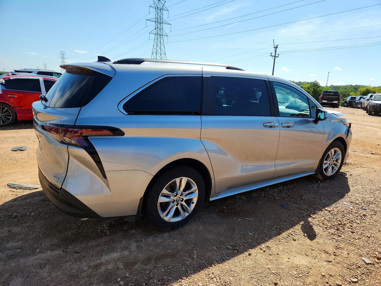 2025 Toyota Sienna Xle 7-passenger Silver vin: 5TDJSKFC4SS160295
