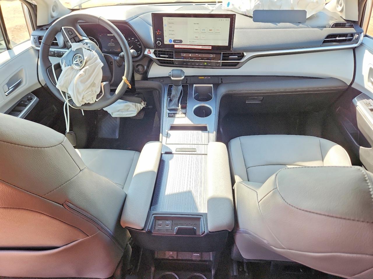 2025 Toyota Sienna Xle 7-passenger Silver vin: 5TDJSKFC4SS160295