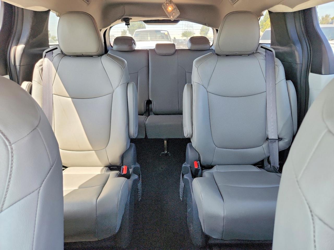 2025 Toyota Sienna Xle 7-passenger Gray vin: 5TDJSKFC4SS201265