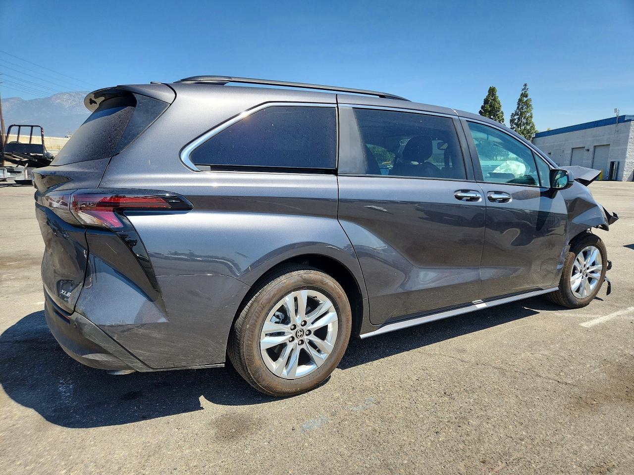 2025 Toyota Sienna Xle 7-passenger Gray vin: 5TDJSKFC4SS201265