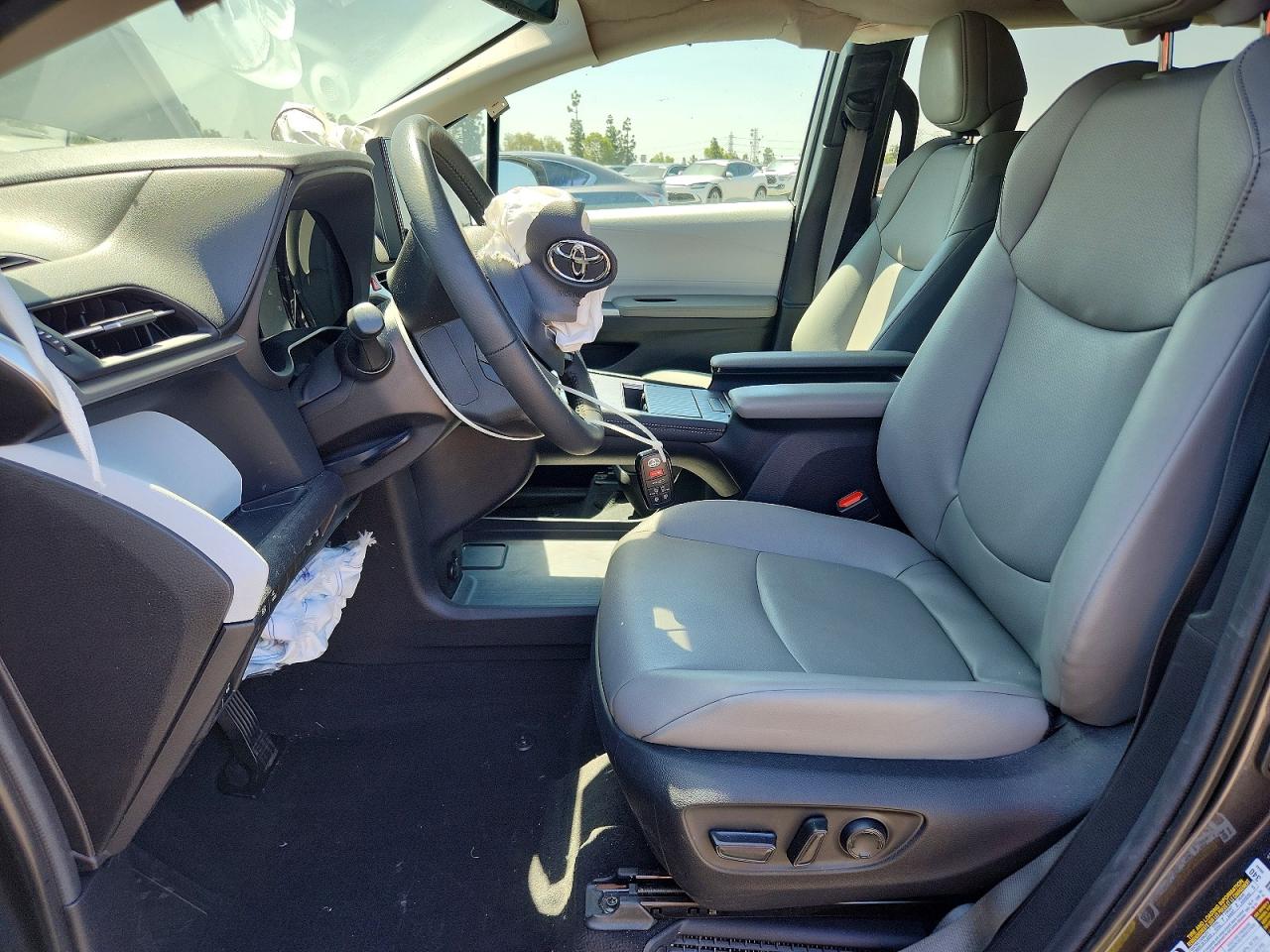 2025 Toyota Sienna Xle 7-passenger Gray vin: 5TDJSKFC4SS201265