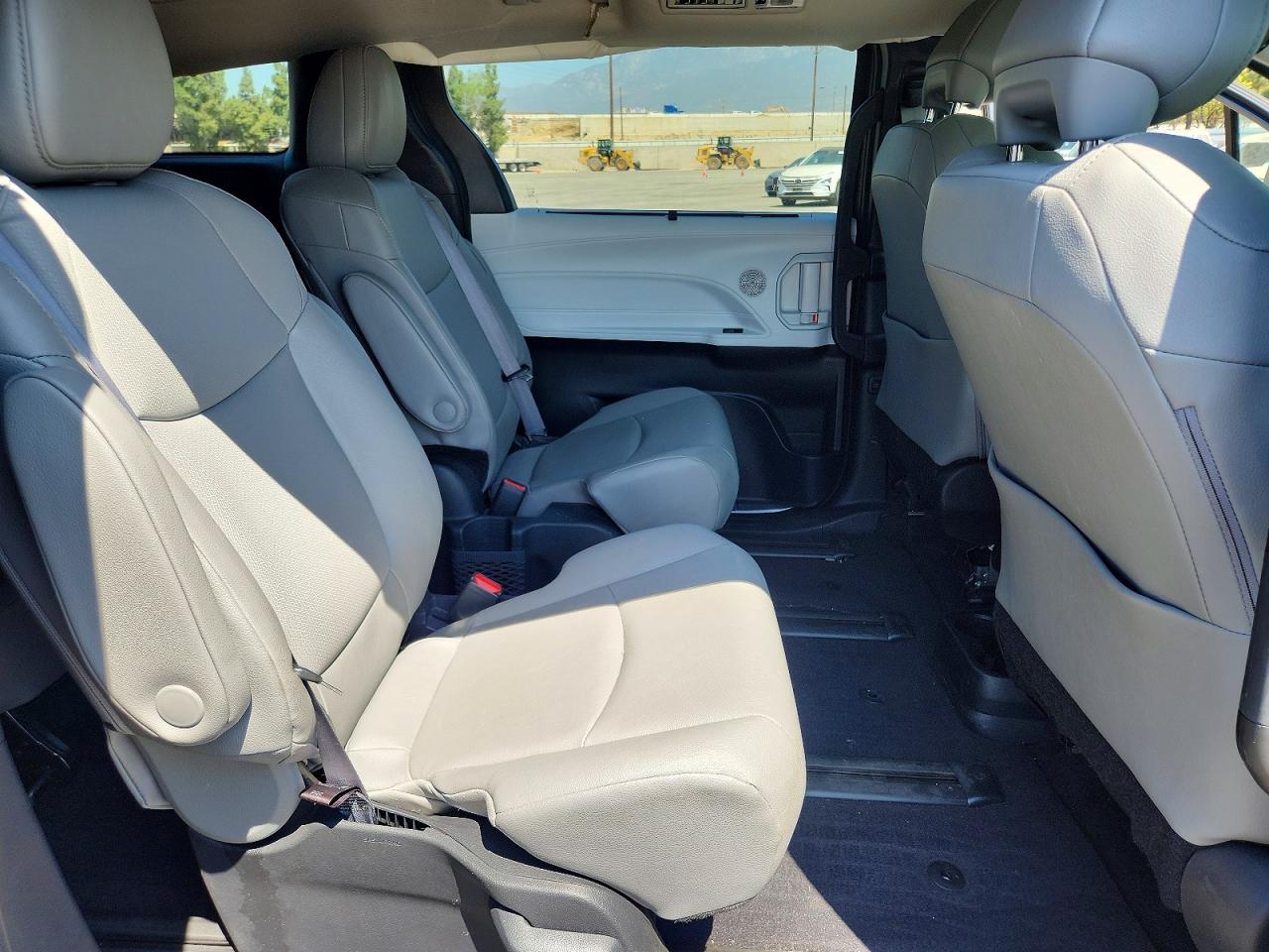 2025 Toyota Sienna Xle 7-passenger Gray vin: 5TDJSKFC4SS201265