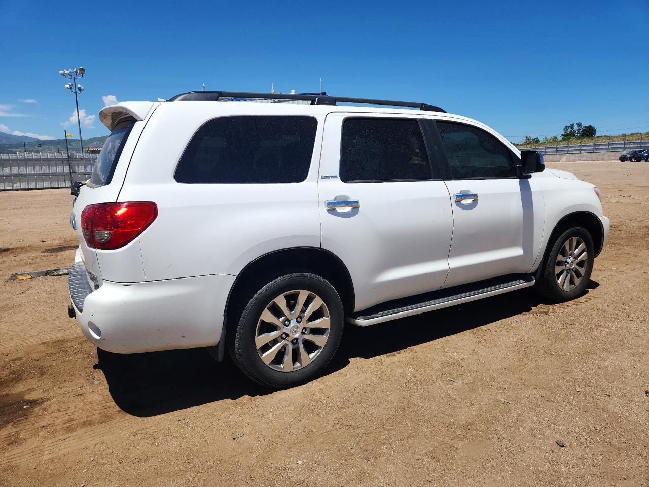 2010 Toyota Sequoia Limited White vin: 5TDJW5G14AS025187