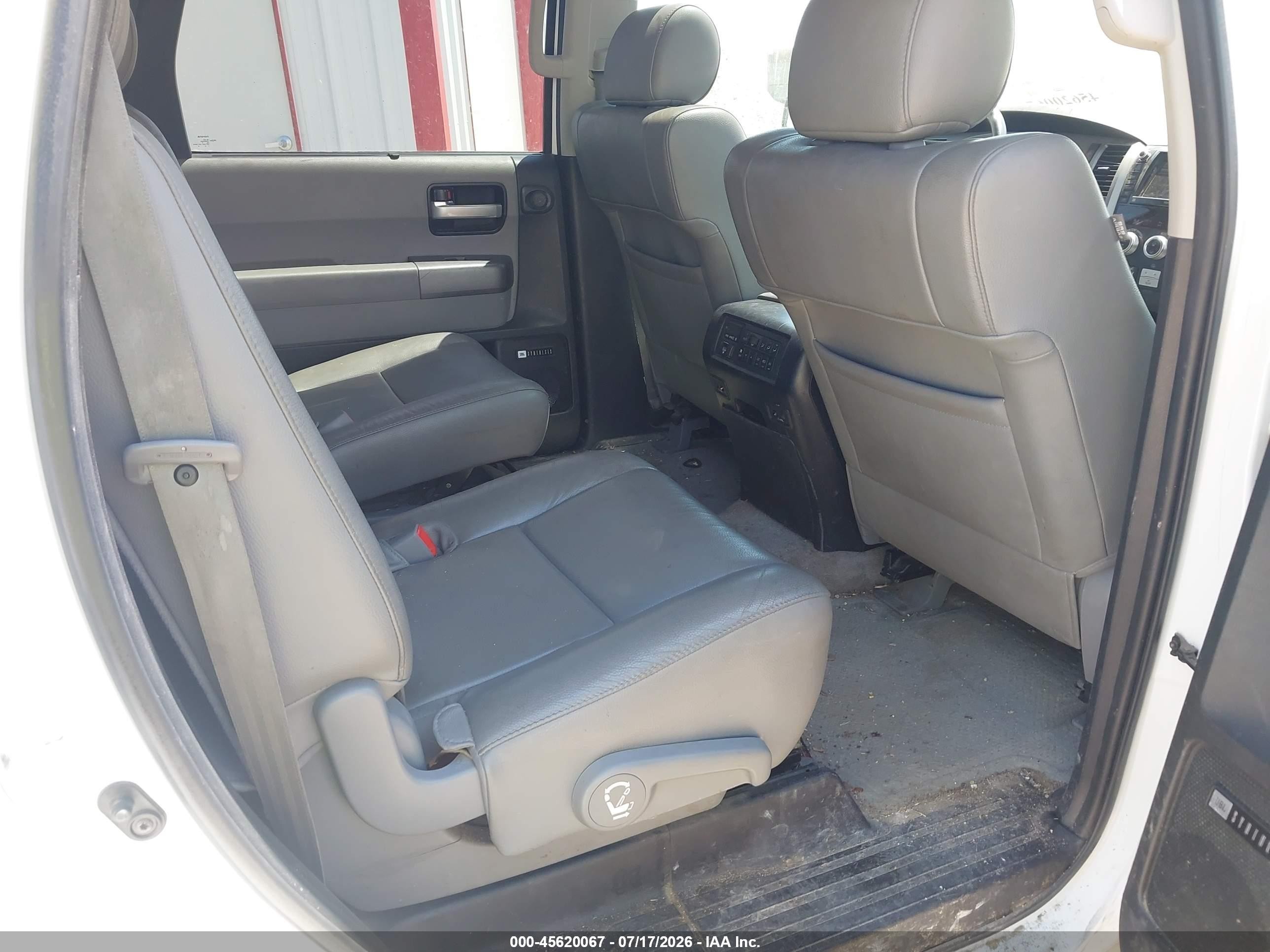 2011 Toyota Sequoia Limited 5.7l V8 White vin: 5TDJW5G16BS050402