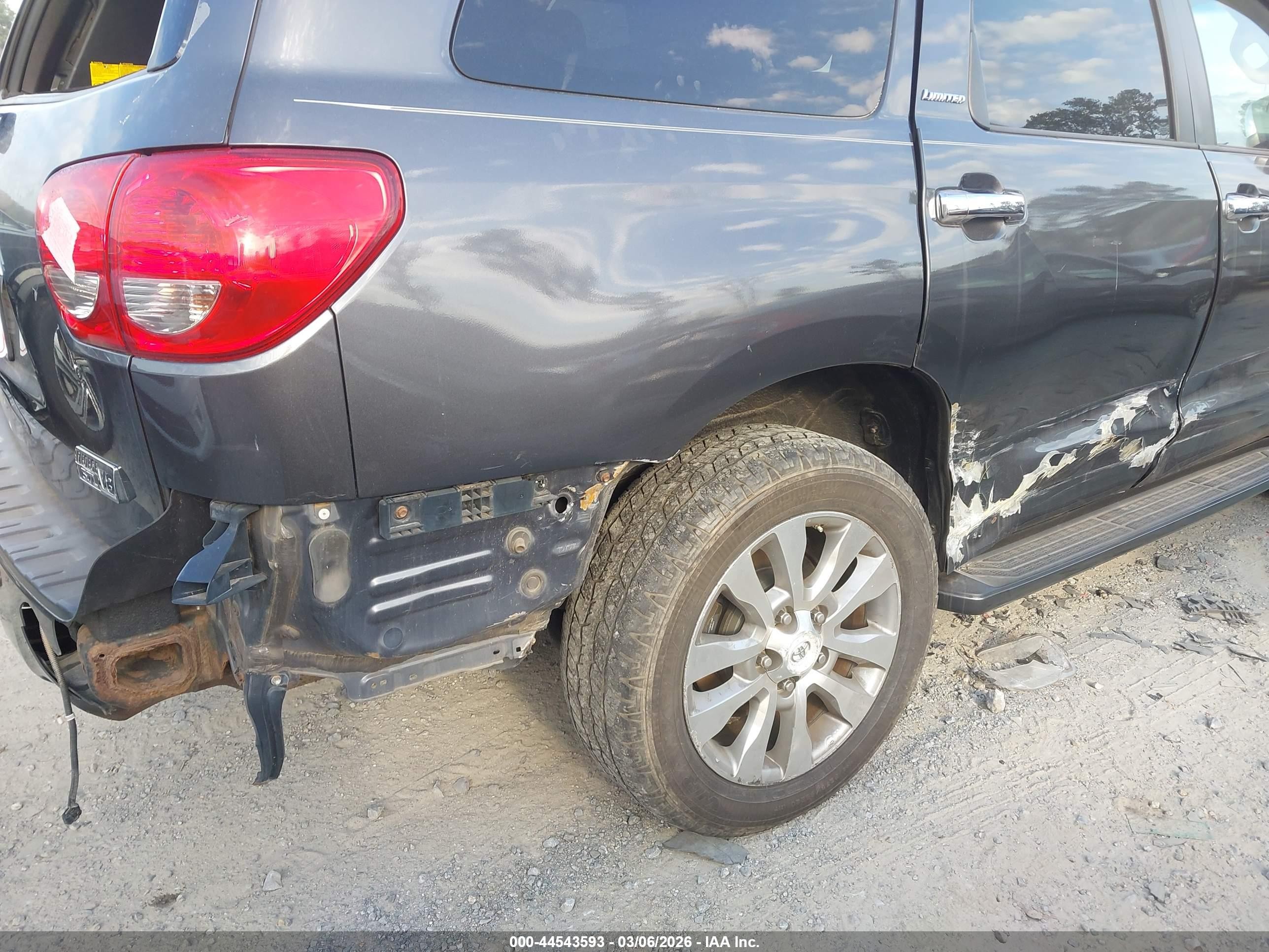 2012 Toyota Sequoia Limited 5.7l V8 Gray vin: 5TDJY5G11CS065336