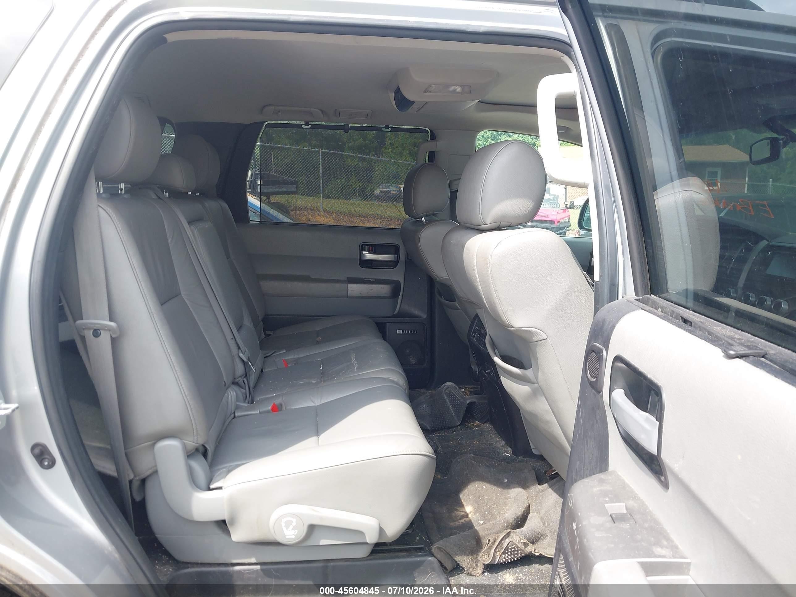 2015 Toyota Sequoia Limited 5.7l V8 Silver vin: 5TDJY5G11FS121554