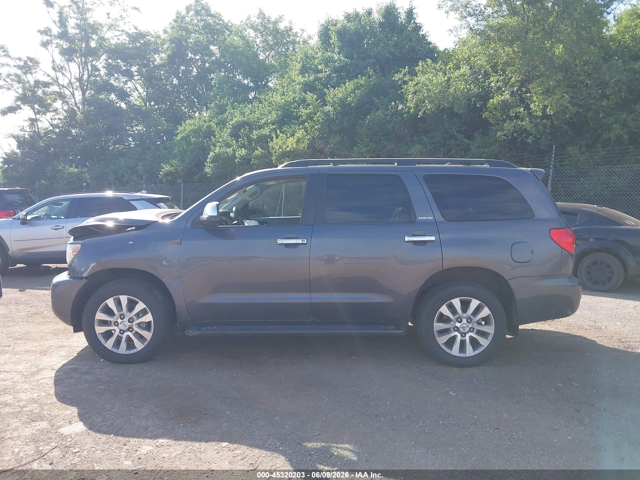 2012 Toyota Sequoia Limited 5.7l V8 Gray vin: 5TDJY5G12CS068312