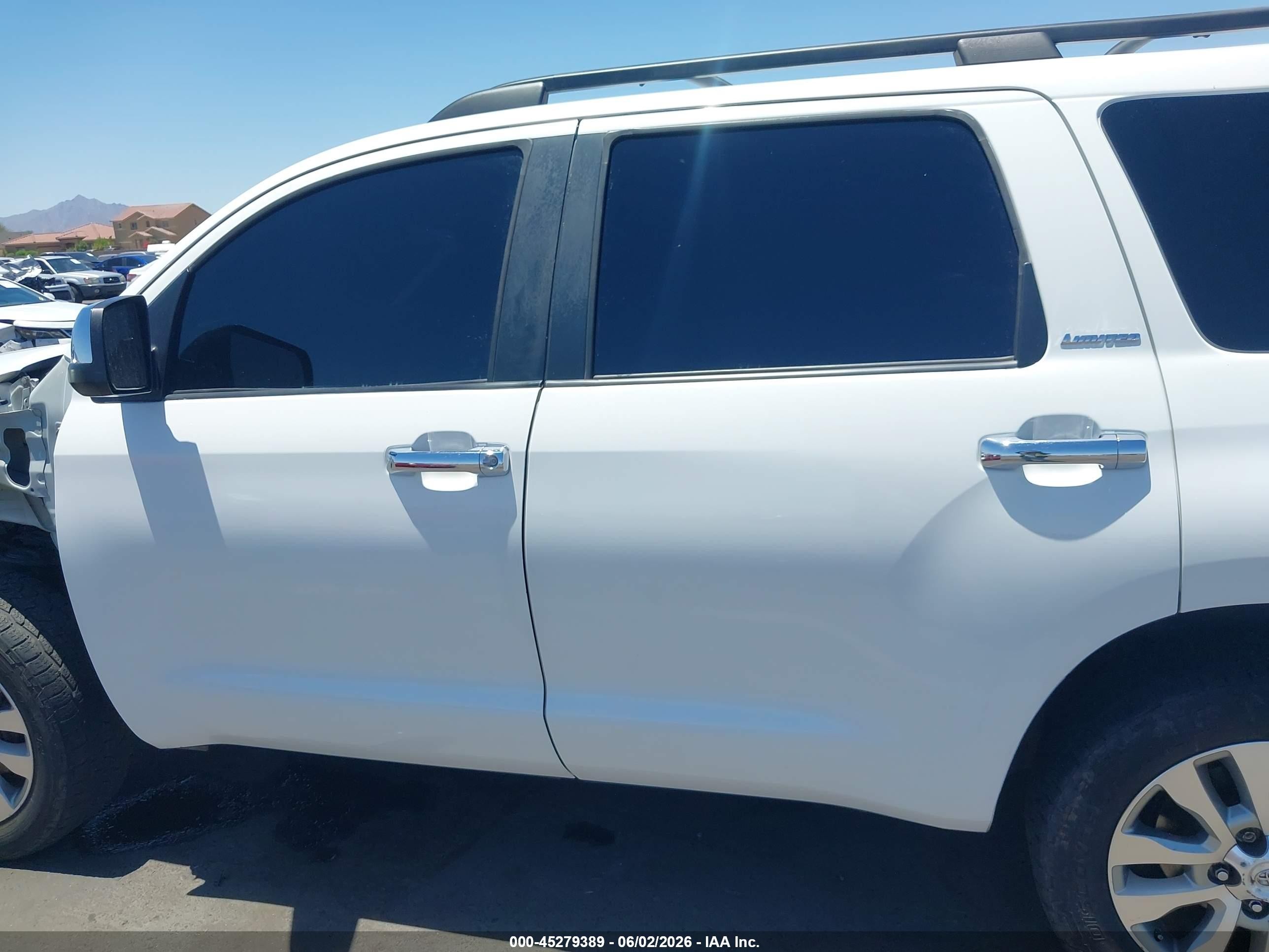2010 Toyota Sequoia Limited 5.7l V8 White vin: 5TDJY5G13AS039222