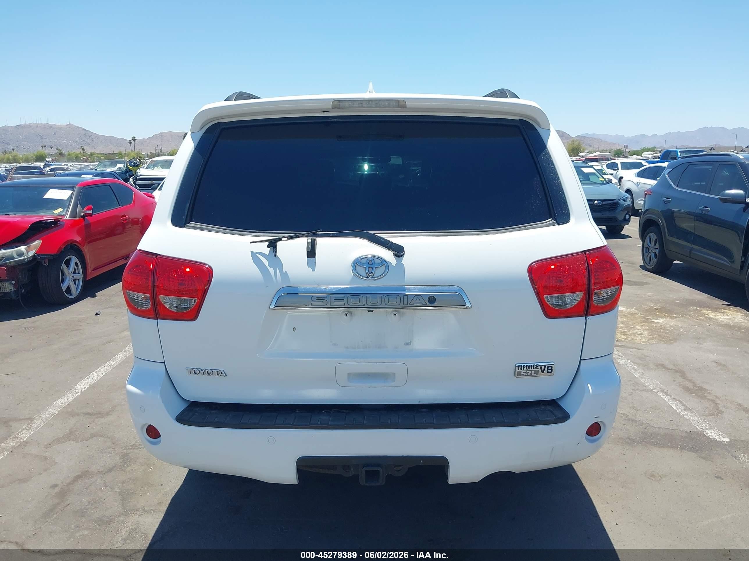 2010 Toyota Sequoia Limited 5.7l V8 White vin: 5TDJY5G13AS039222