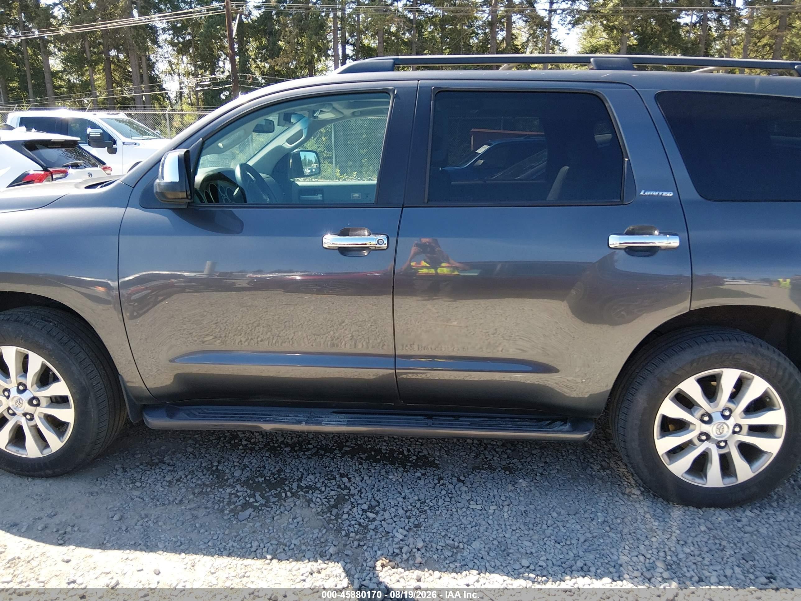 2011 Toyota Sequoia Limited 5.7l V8 Gray vin: 5TDJY5G14BS044057