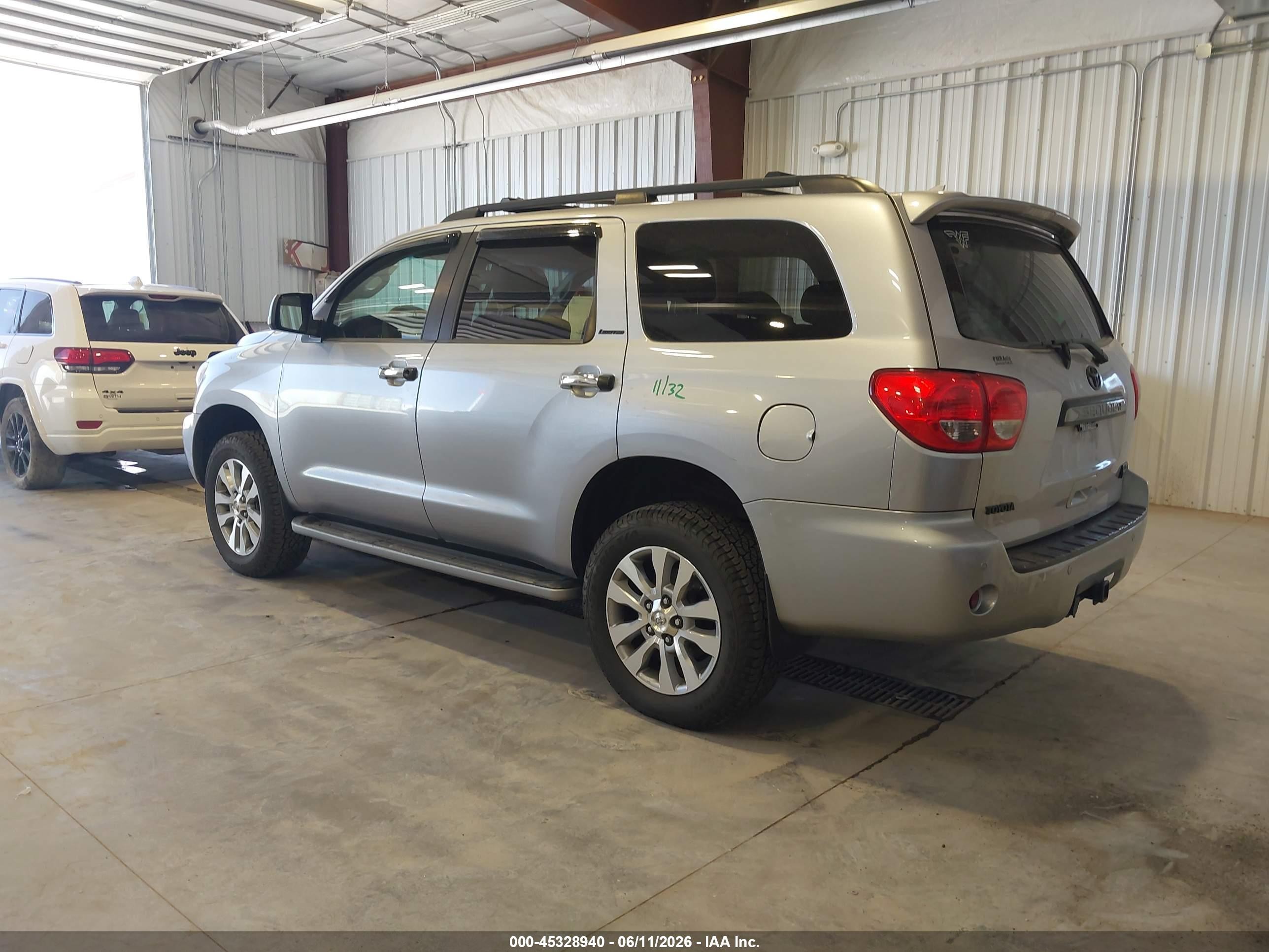2010 Toyota Sequoia Limited 5.7l V8 Silver vin: 5TDJY5G15AS034801