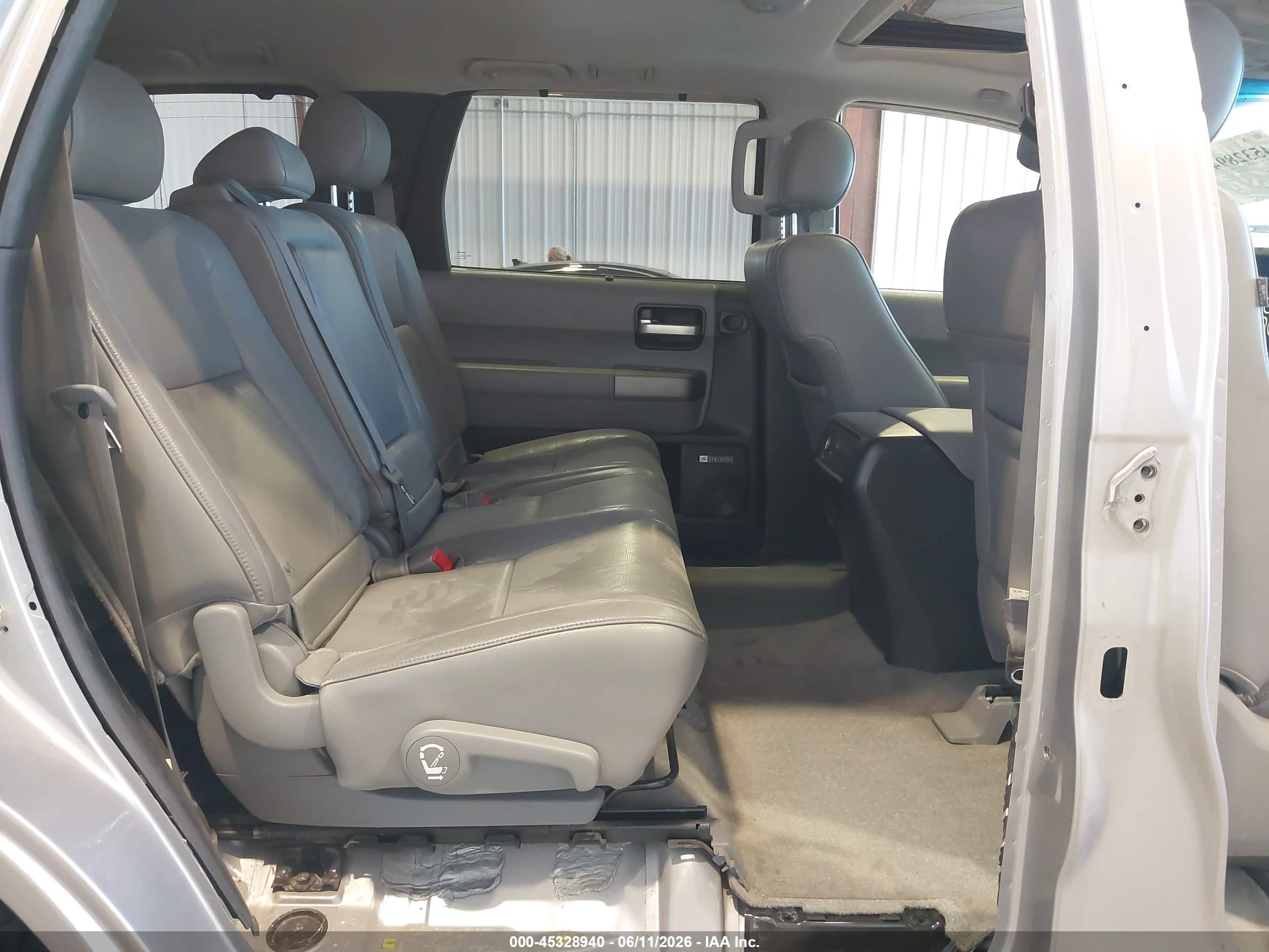 2010 Toyota Sequoia Limited 5.7l V8 Silver vin: 5TDJY5G15AS034801