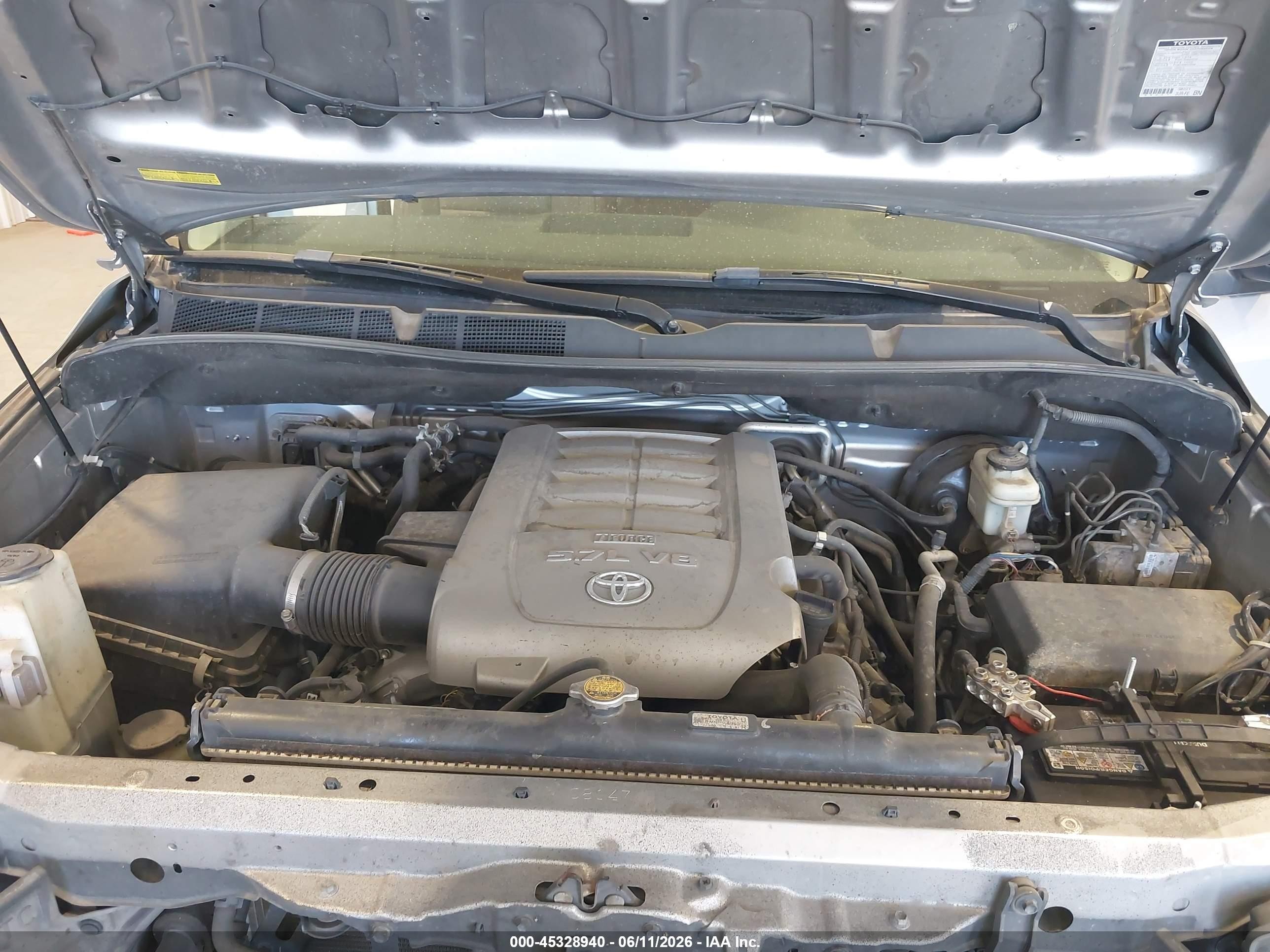 2010 Toyota Sequoia Limited 5.7l V8 Silver vin: 5TDJY5G15AS034801