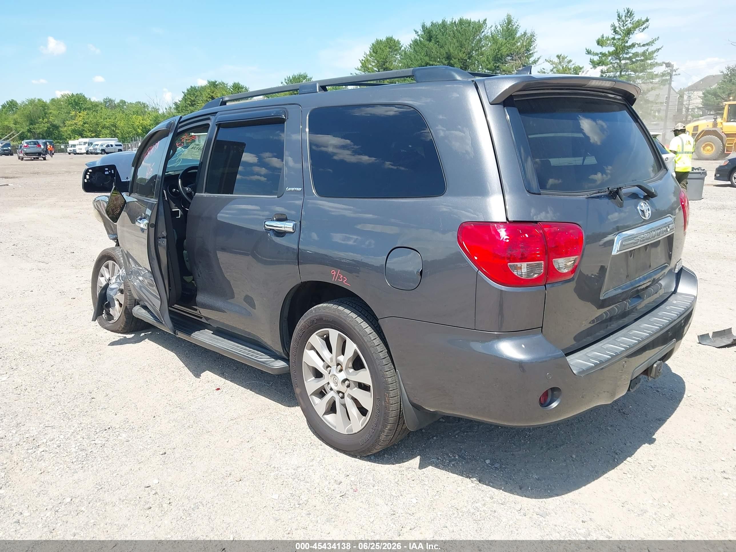 2011 Toyota Sequoia Limited 5.7l V8 Gray vin: 5TDJY5G15BS055326
