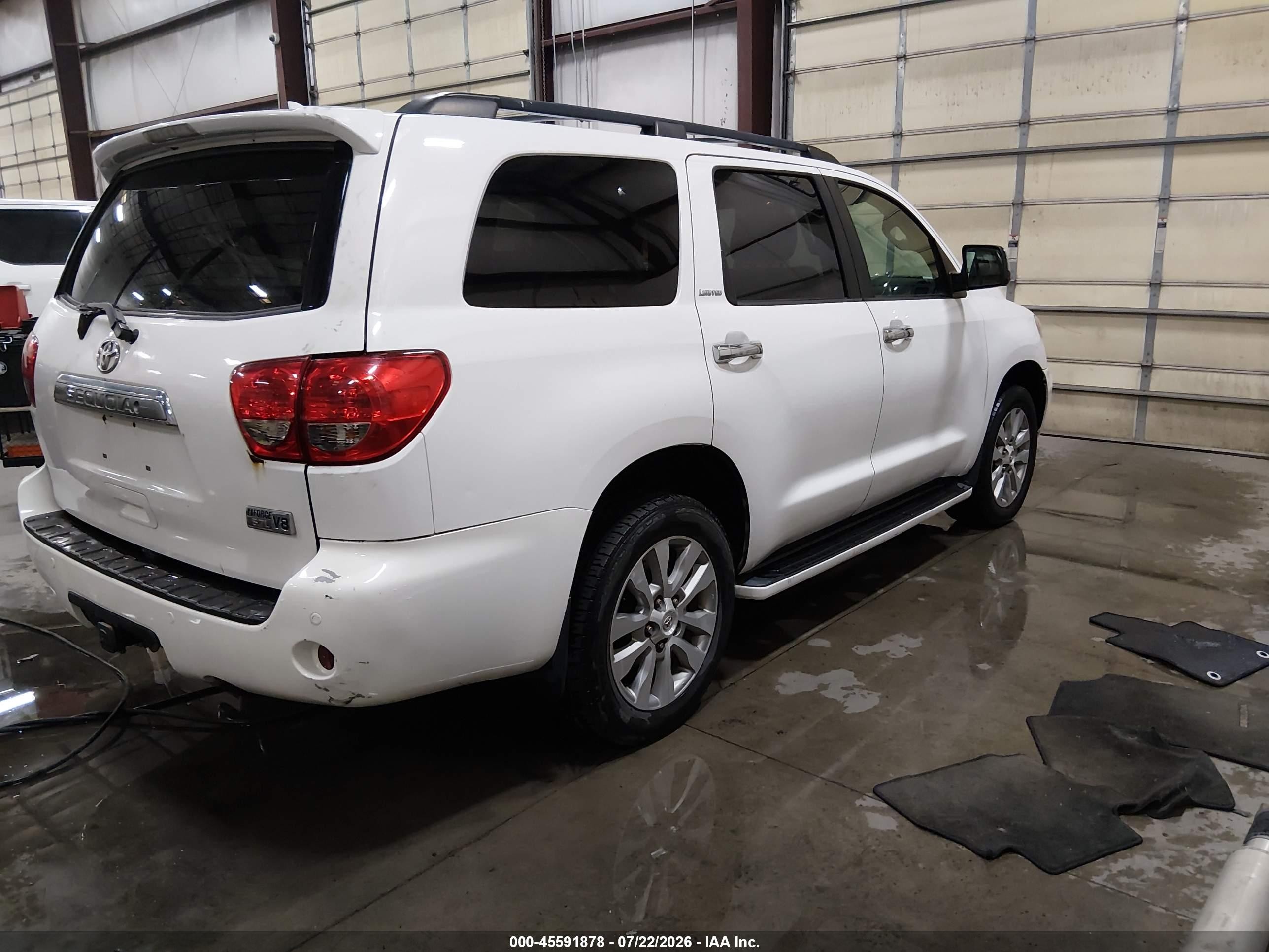 2012 Toyota Sequoia Limited 5.7l V8 White vin: 5TDJY5G15CS065727