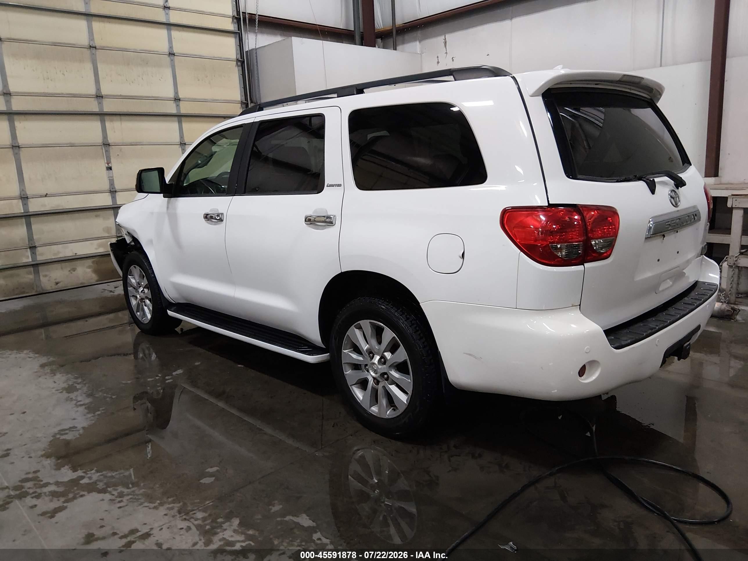 2012 Toyota Sequoia Limited 5.7l V8 White vin: 5TDJY5G15CS065727