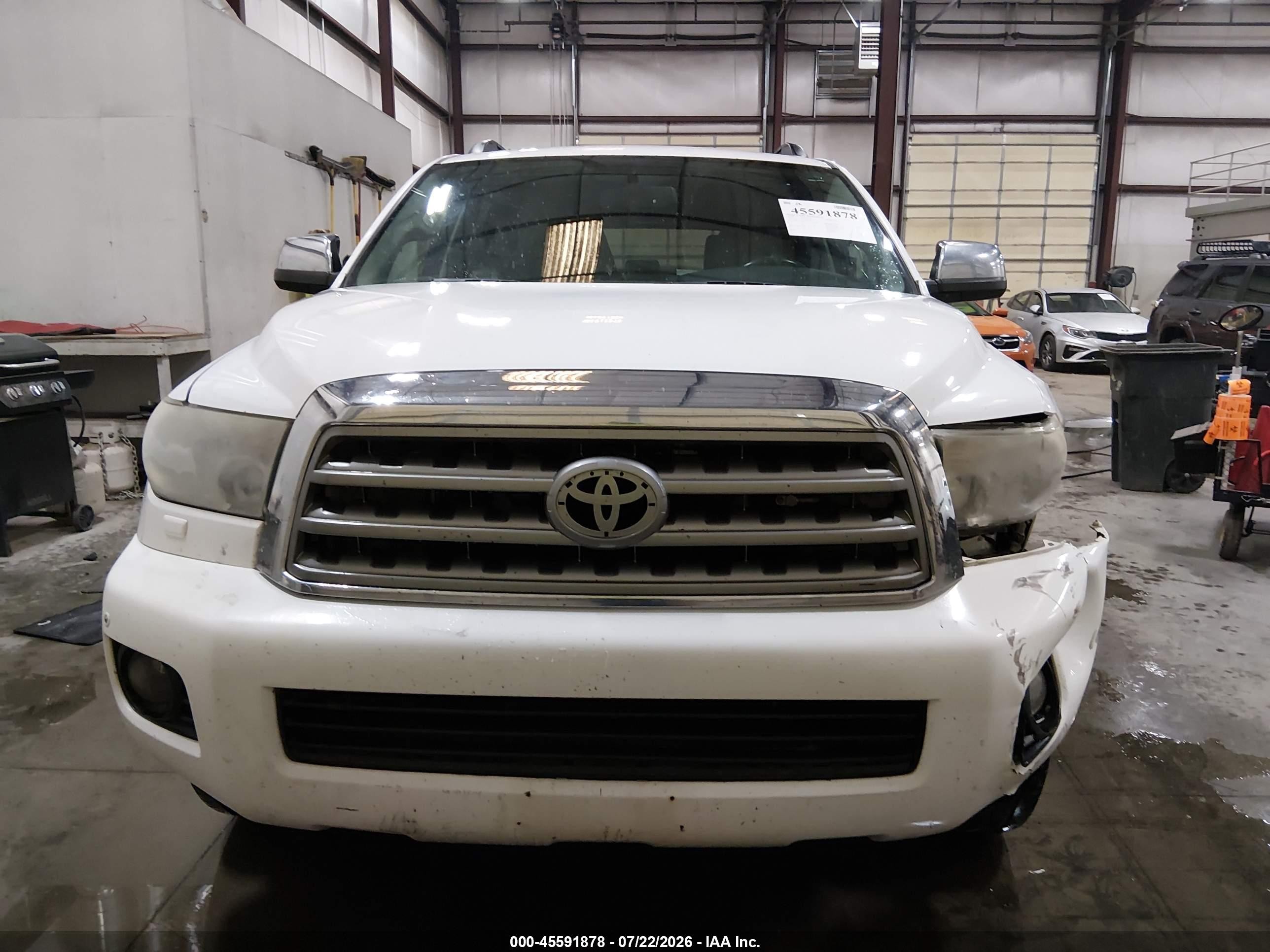 2012 Toyota Sequoia Limited 5.7l V8 White vin: 5TDJY5G15CS065727