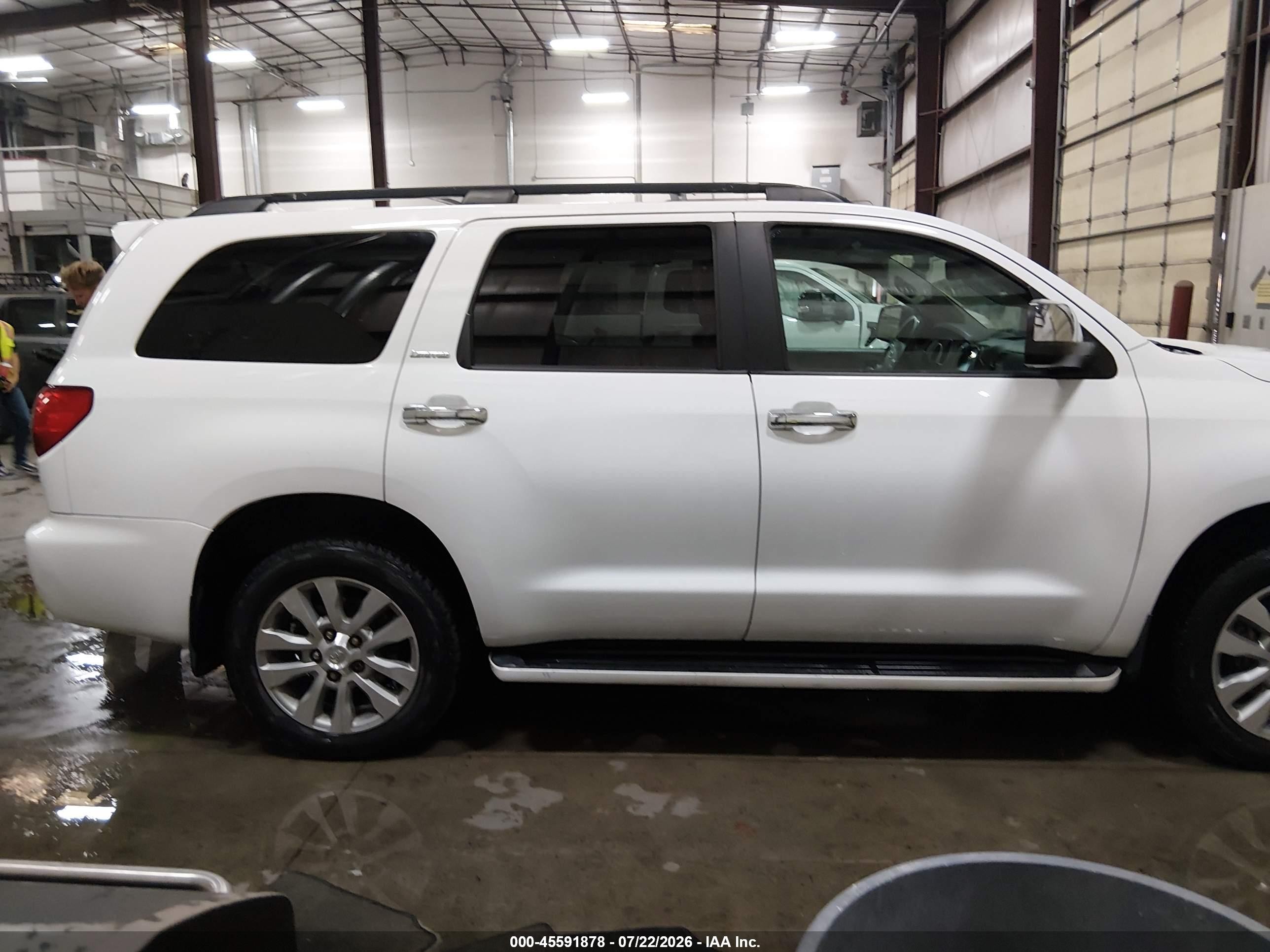 2012 Toyota Sequoia Limited 5.7l V8 White vin: 5TDJY5G15CS065727