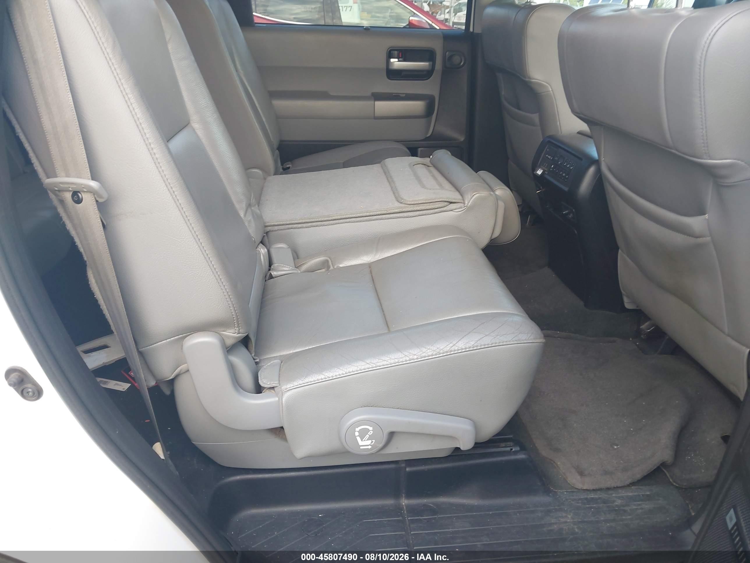 2013 Toyota Sequoia Limited 5.7l V8 White vin: 5TDJY5G15DS089608