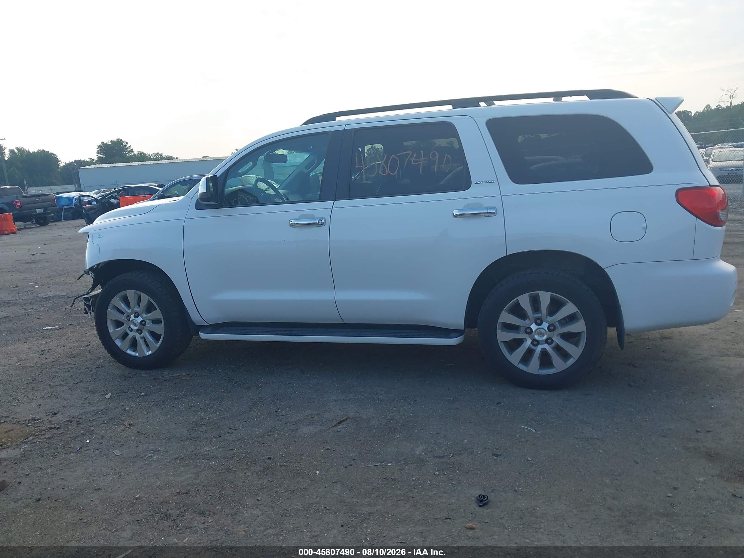 2013 Toyota Sequoia Limited 5.7l V8 White vin: 5TDJY5G15DS089608