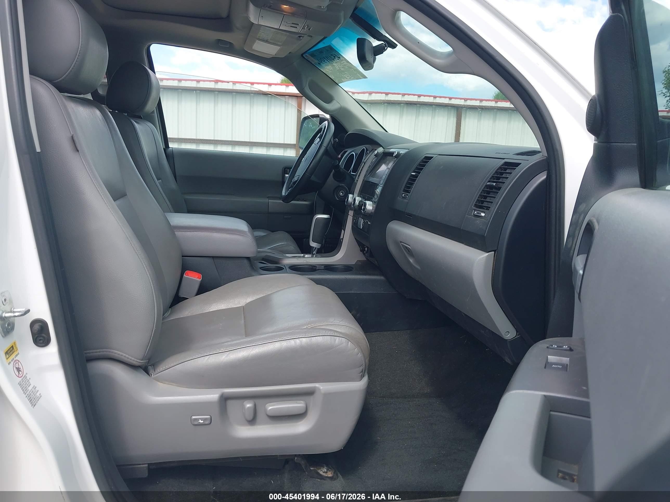 2013 Toyota Sequoia Limited 5.7l V8 White vin: 5TDJY5G16DS077337