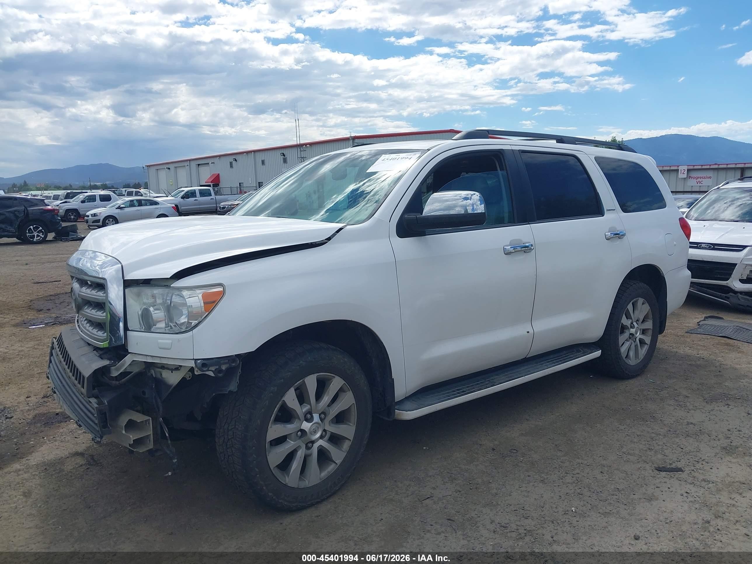 2013 Toyota Sequoia Limited 5.7l V8 White vin: 5TDJY5G16DS077337