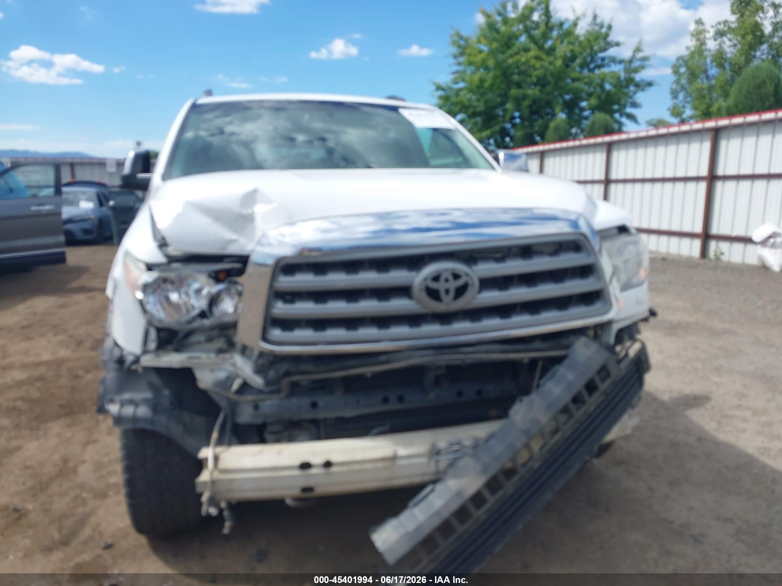2013 Toyota Sequoia Limited 5.7l V8 White vin: 5TDJY5G16DS077337