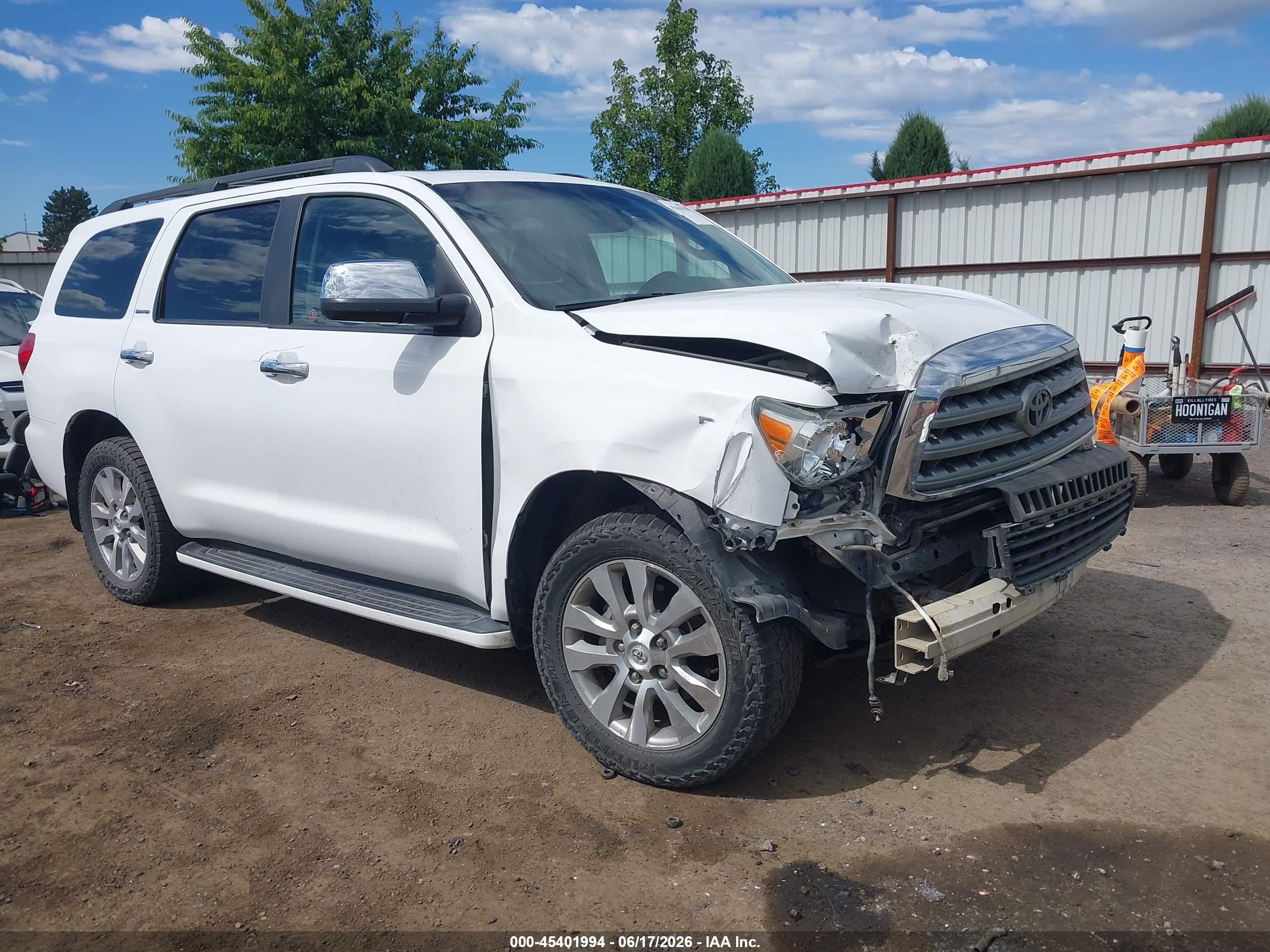 2013 Toyota Sequoia Limited 5.7l V8 White vin: 5TDJY5G16DS077337
