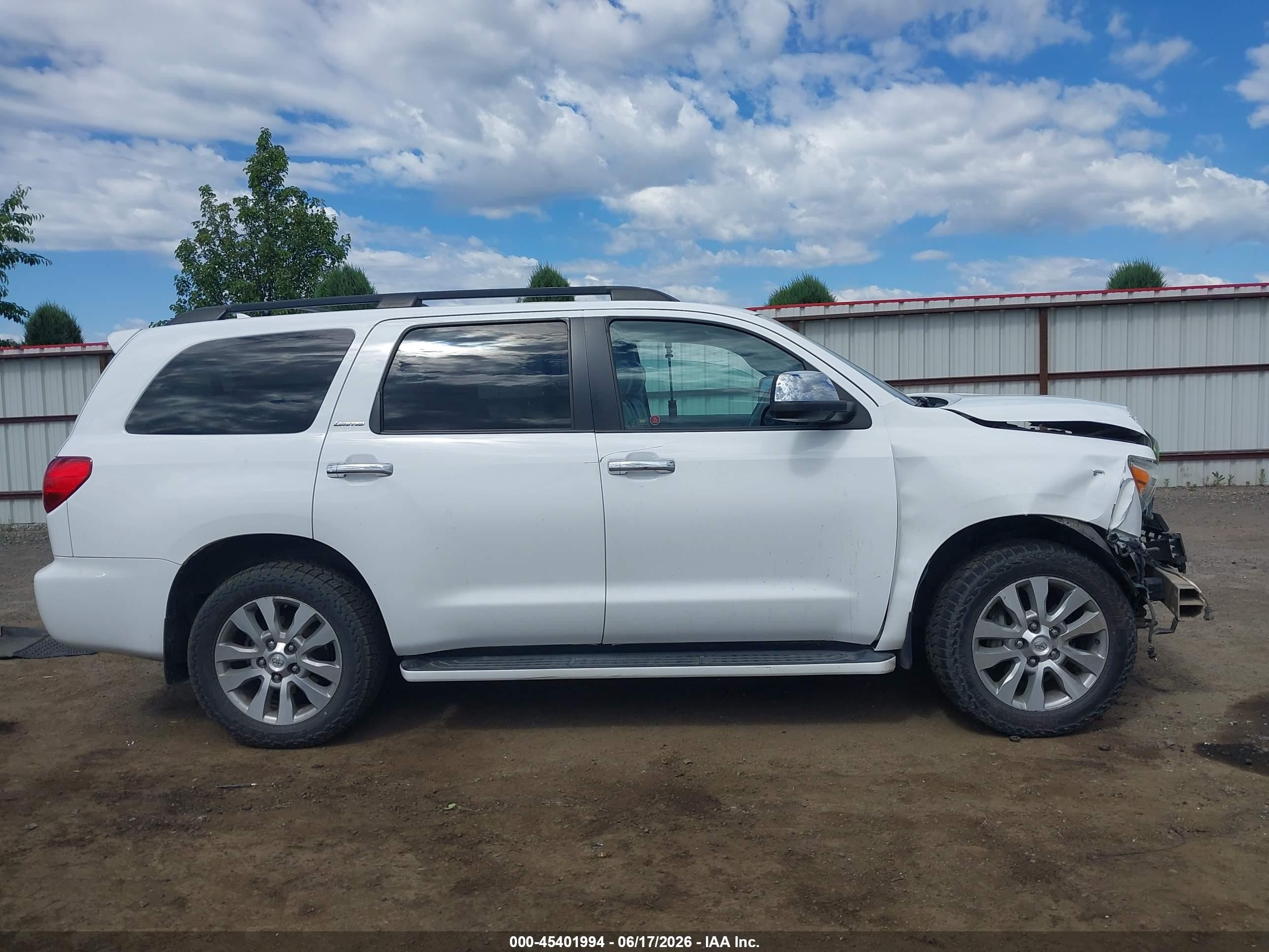 2013 Toyota Sequoia Limited 5.7l V8 White vin: 5TDJY5G16DS077337