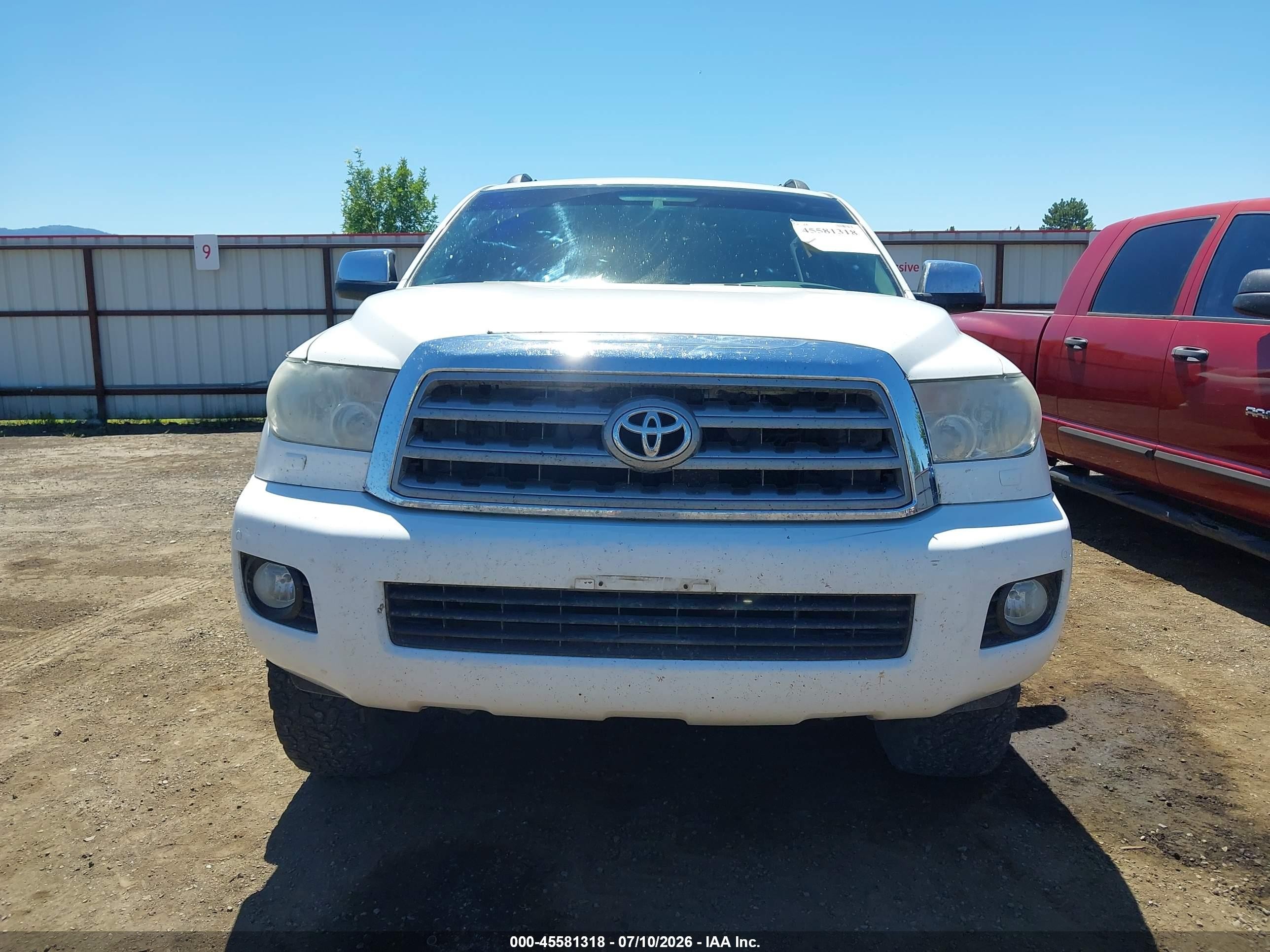 2012 Toyota Sequoia Limited 5.7l V8 Белый vin: 5TDJY5G17CS066281