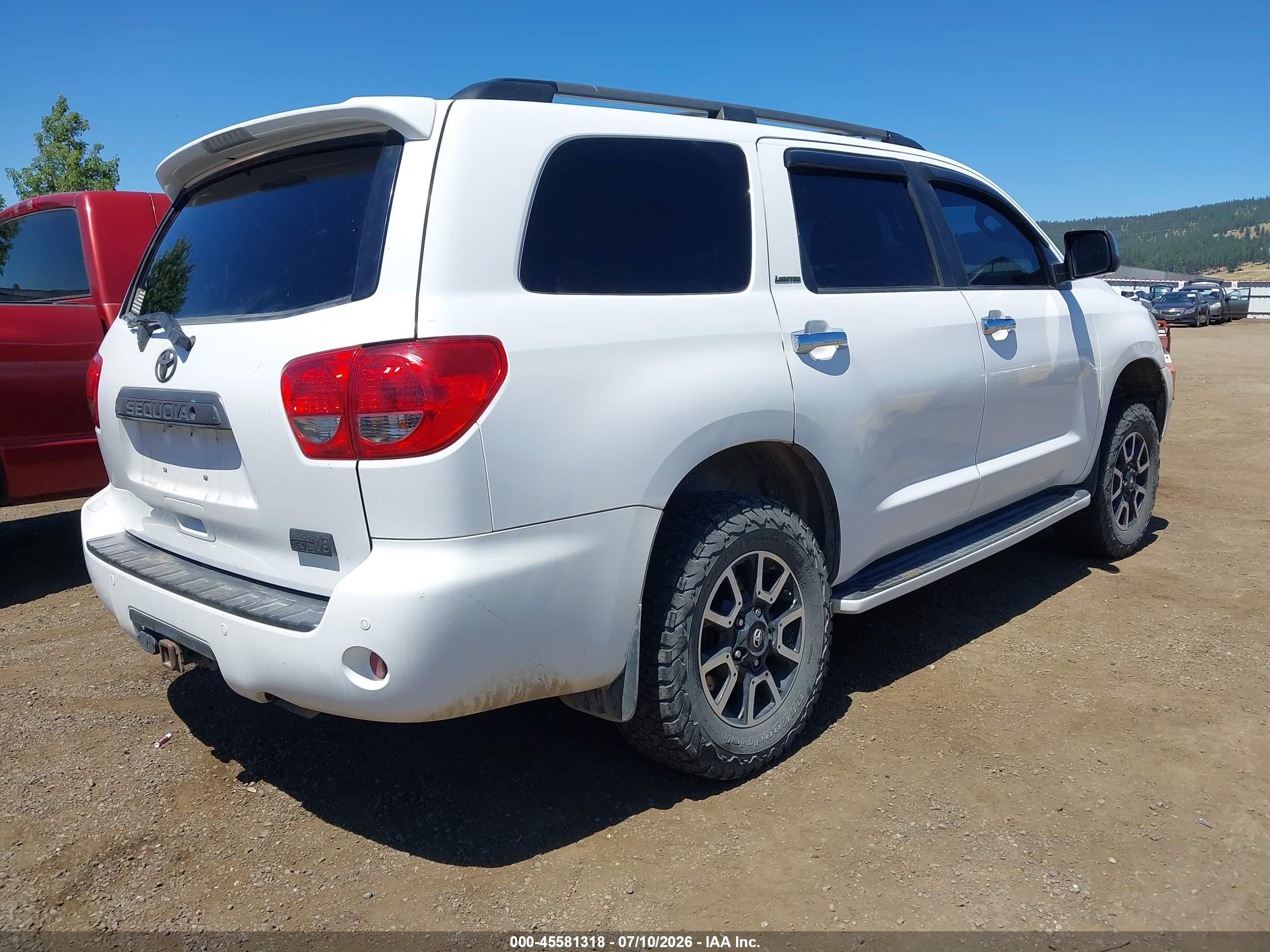 2012 Toyota Sequoia Limited 5.7l V8 Белый vin: 5TDJY5G17CS066281
