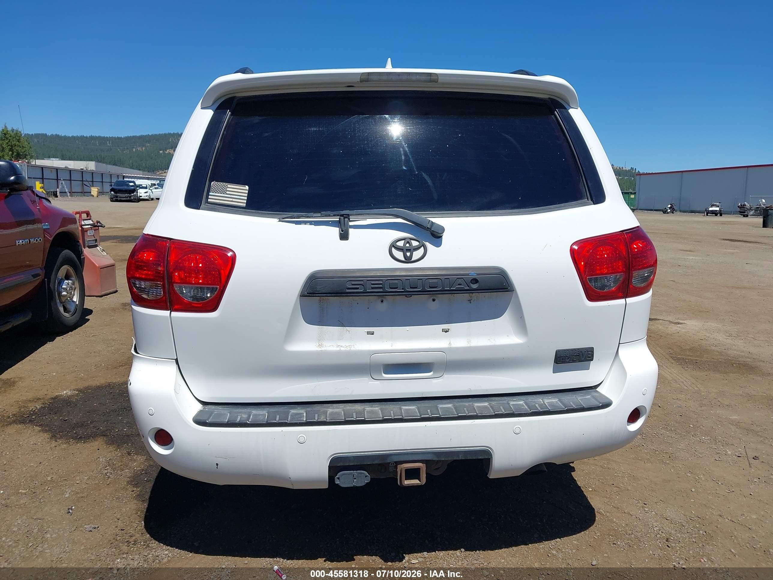 2012 Toyota Sequoia Limited 5.7l V8 Белый vin: 5TDJY5G17CS066281