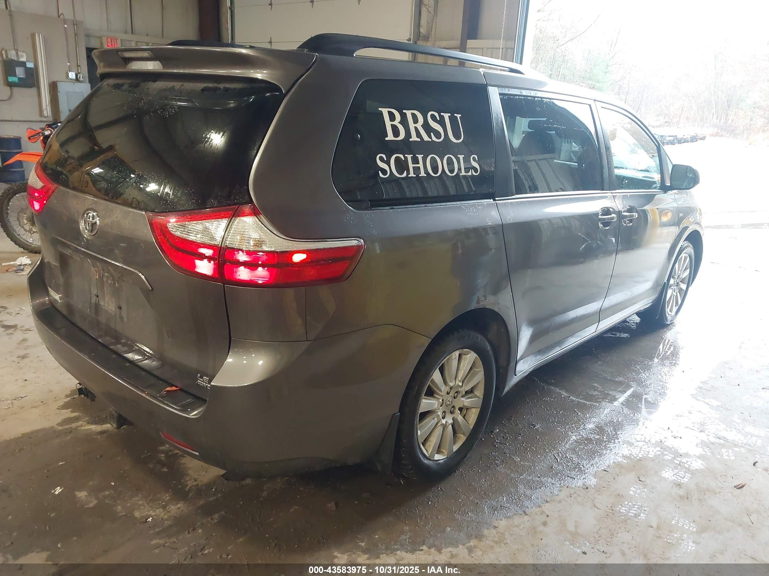 2017 Toyota Sienna Le 7 Passenger Gray vin: 5TDJZ3DC0HS164597