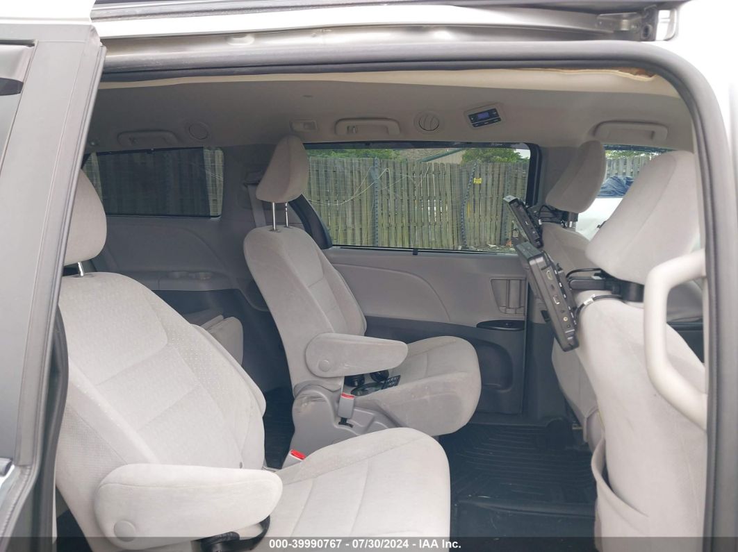2020 Toyota Sienna Le Silver vin: 5TDJZ3DC1LS251112