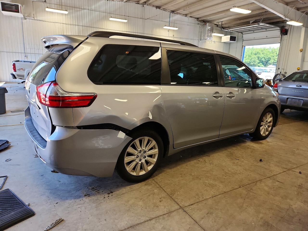 2017 Toyota Sienna Le Черный vin: 5TDJZ3DC6HS149067