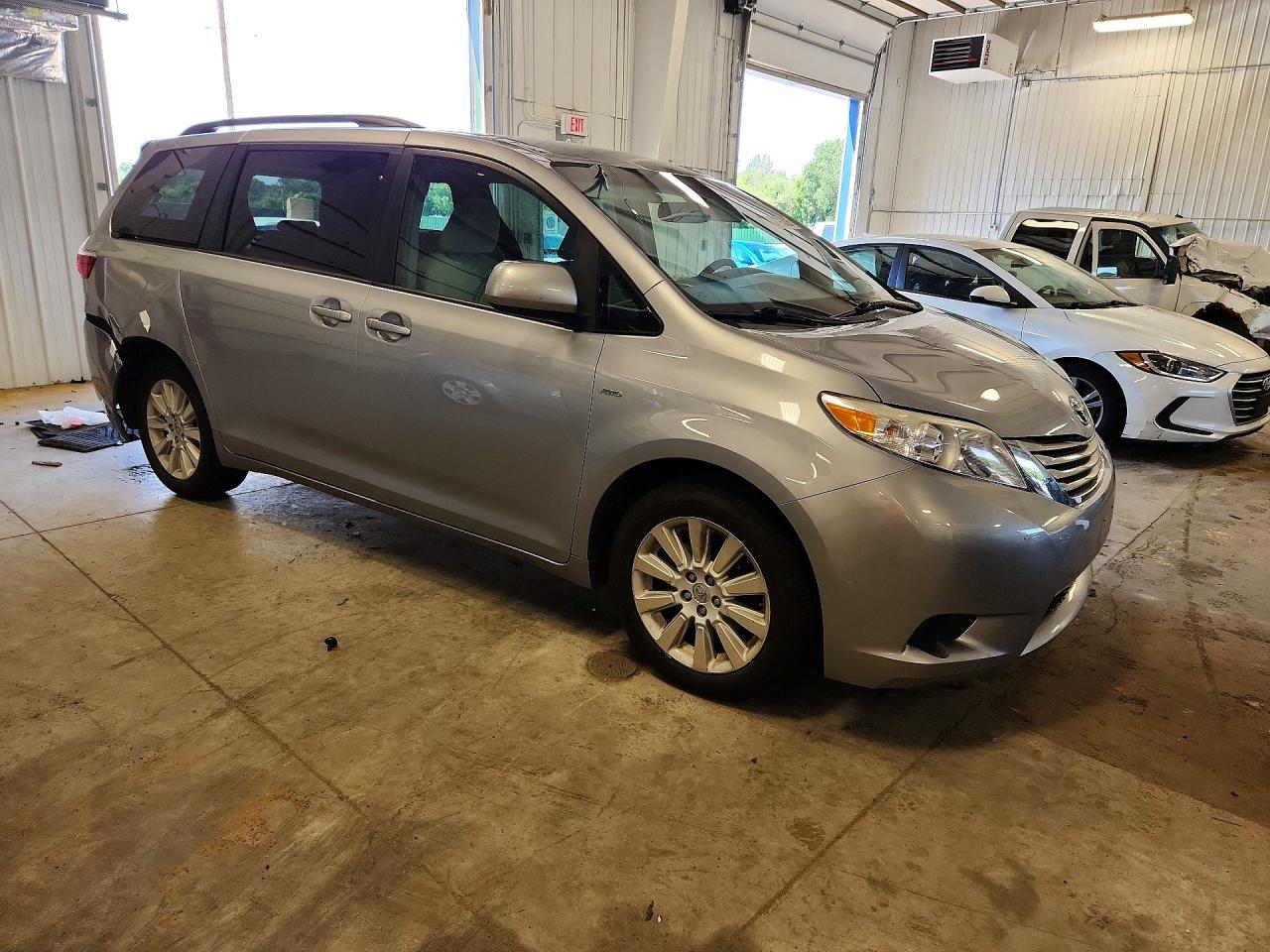 2017 Toyota Sienna Le Черный vin: 5TDJZ3DC6HS149067