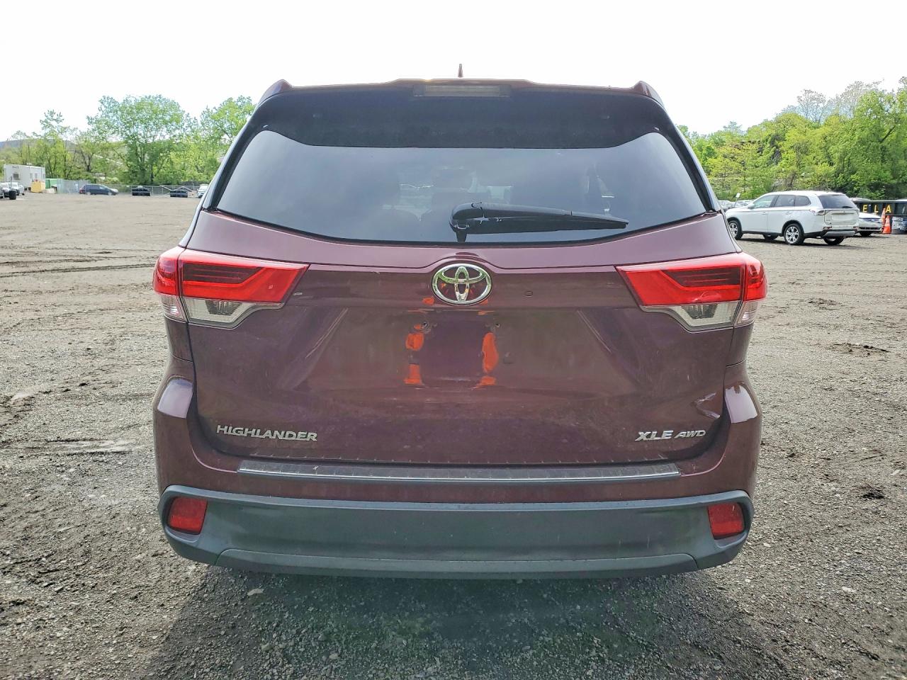 2018 Toyota Highlander Xle Maroon vin: 5TDJZRFH0JS499604